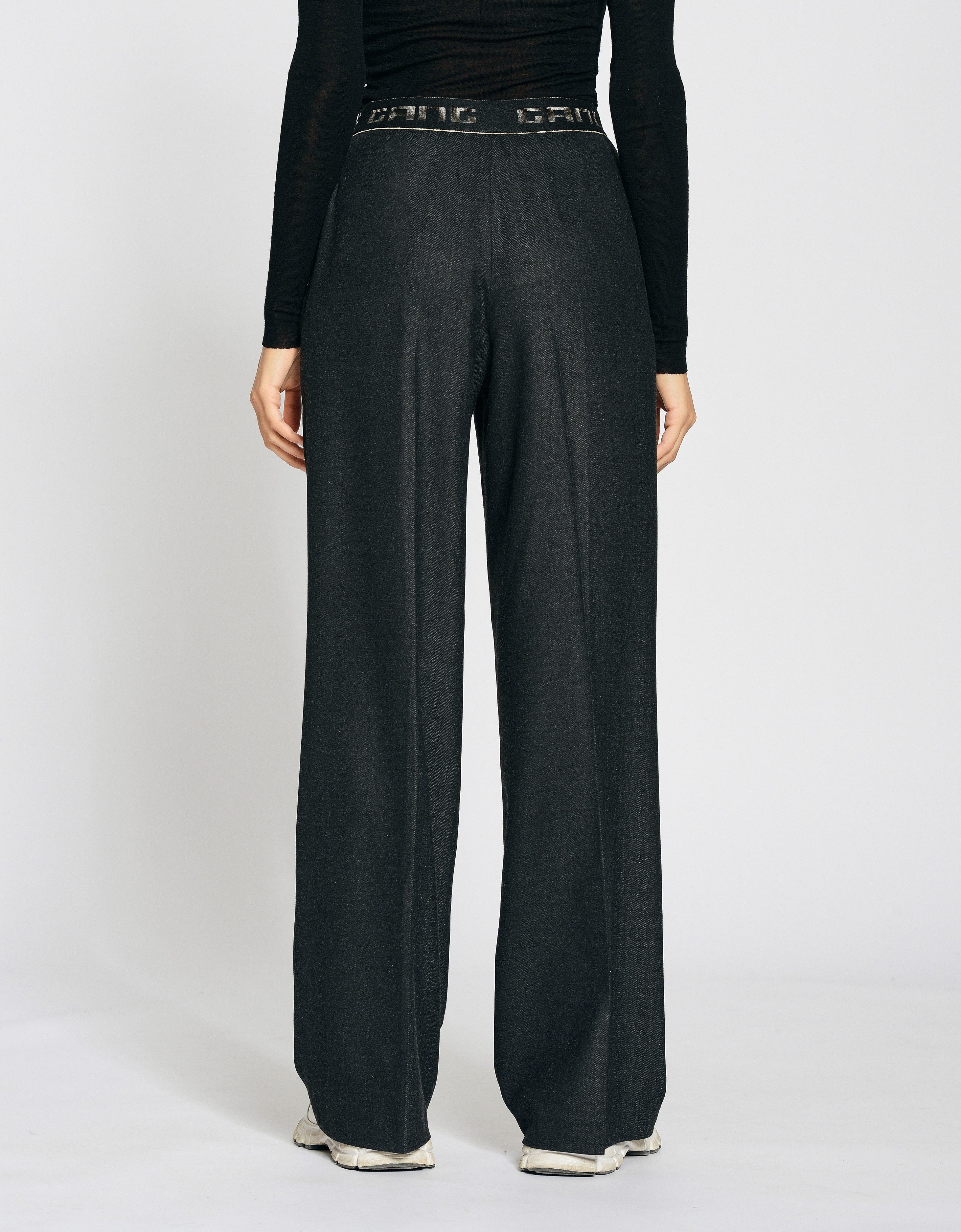 GANG Pantalon met vouw 94JOANA met een opschrift op de band