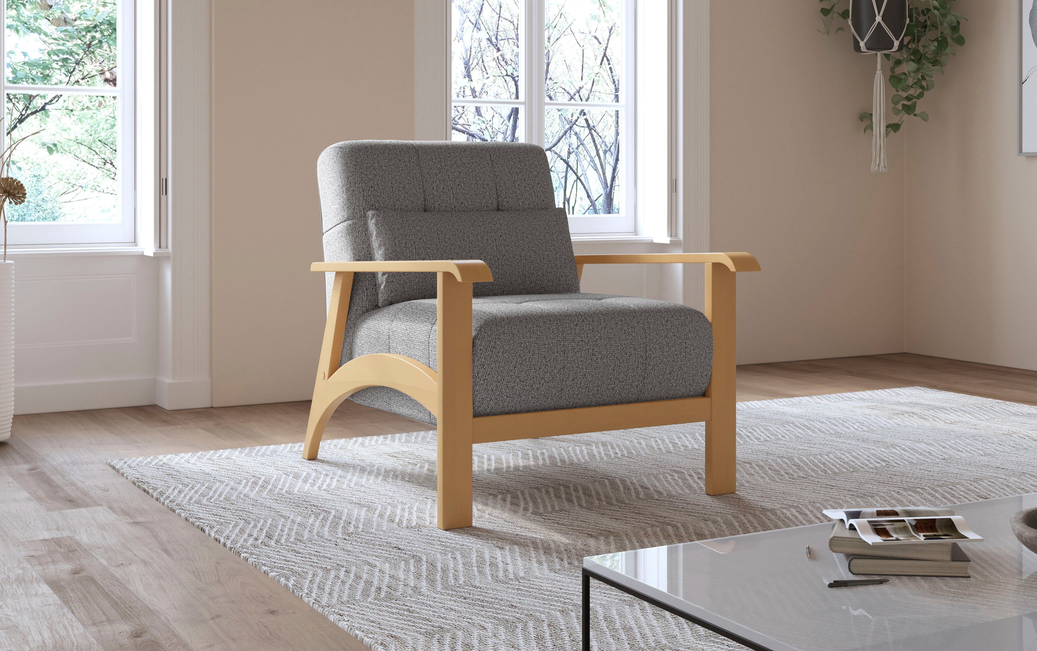 sit&more Fauteuil Billund Armleuningen van eikenkleurig beukenhout, verschillende bekledingen en kleuren