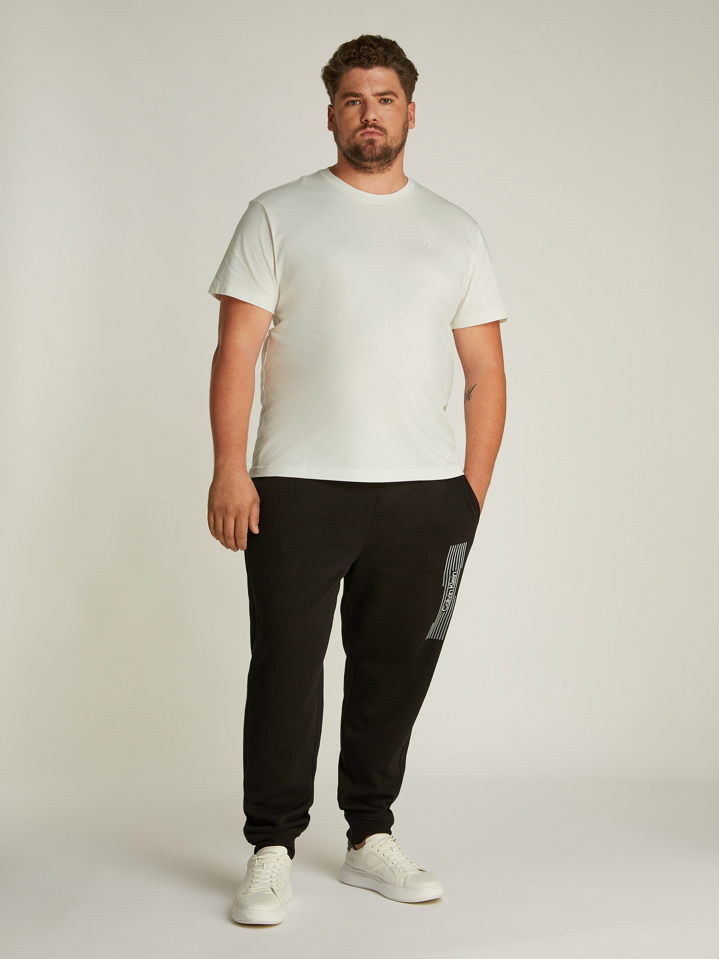 Calvin Klein Jeans Plus T-shirt Plus Textured Monologo Tee in grote maten met rugprint