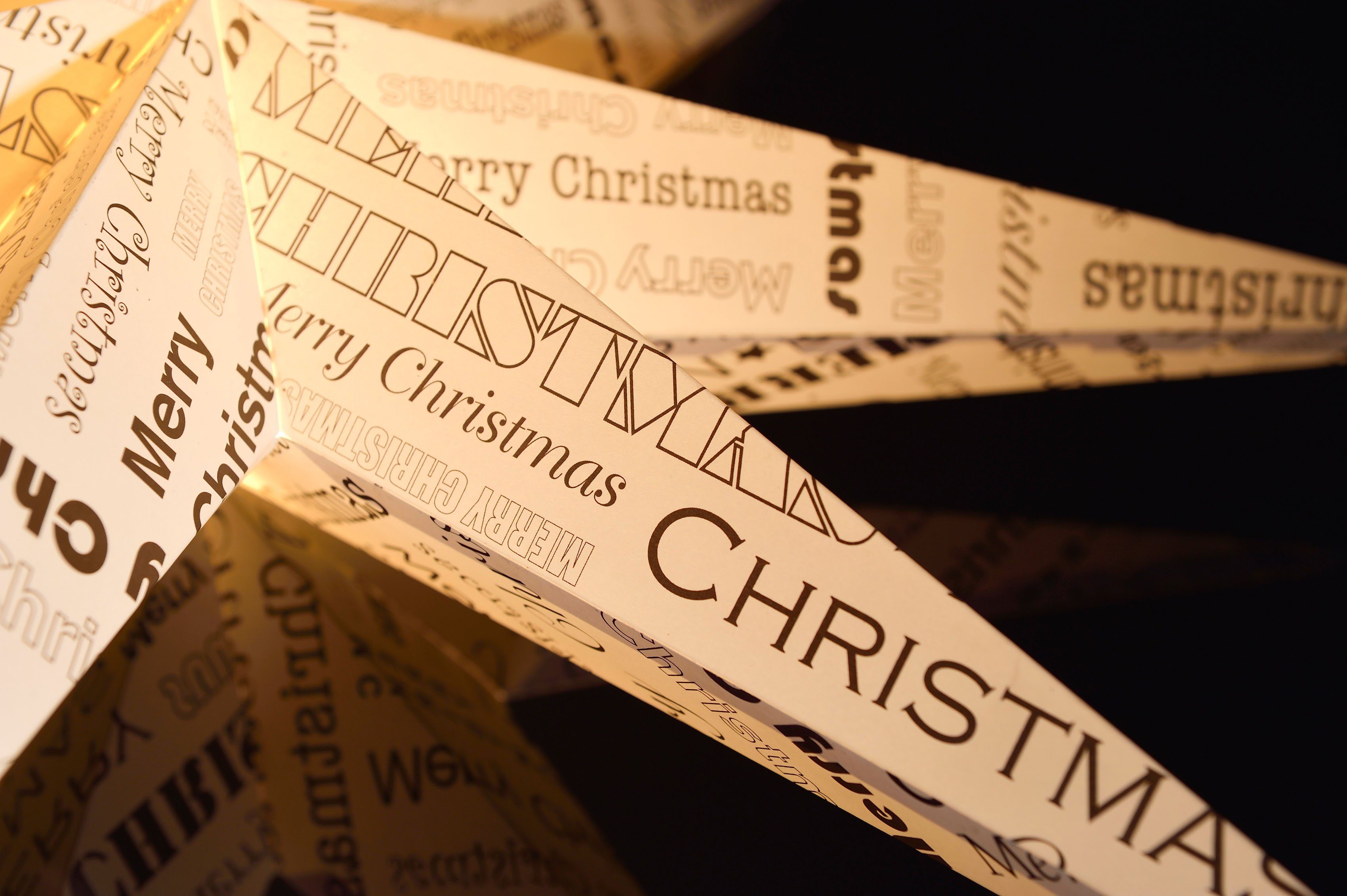 KONSTSMIDE Sierster Kerstster, kerstversiering witte papieren ster, led ster, zwart gedessineerde tekst, 7 punten (1 stuk)