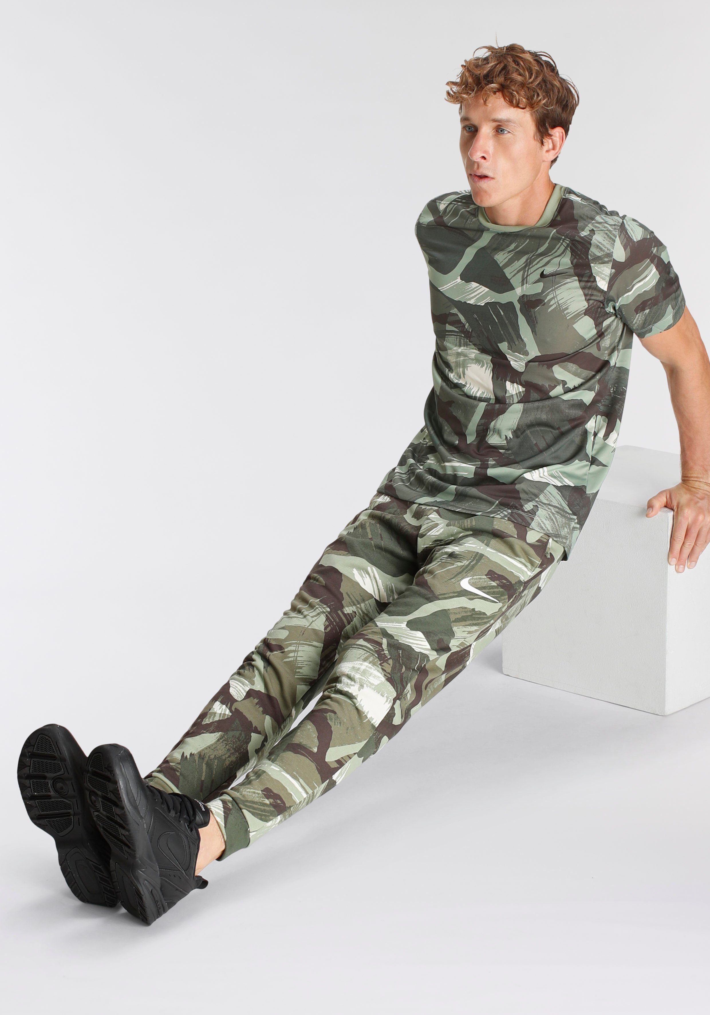 Nike Trainingsshirt DRI-FIT LEGEND MEN'S CAMO FITNESS T-SHIRT