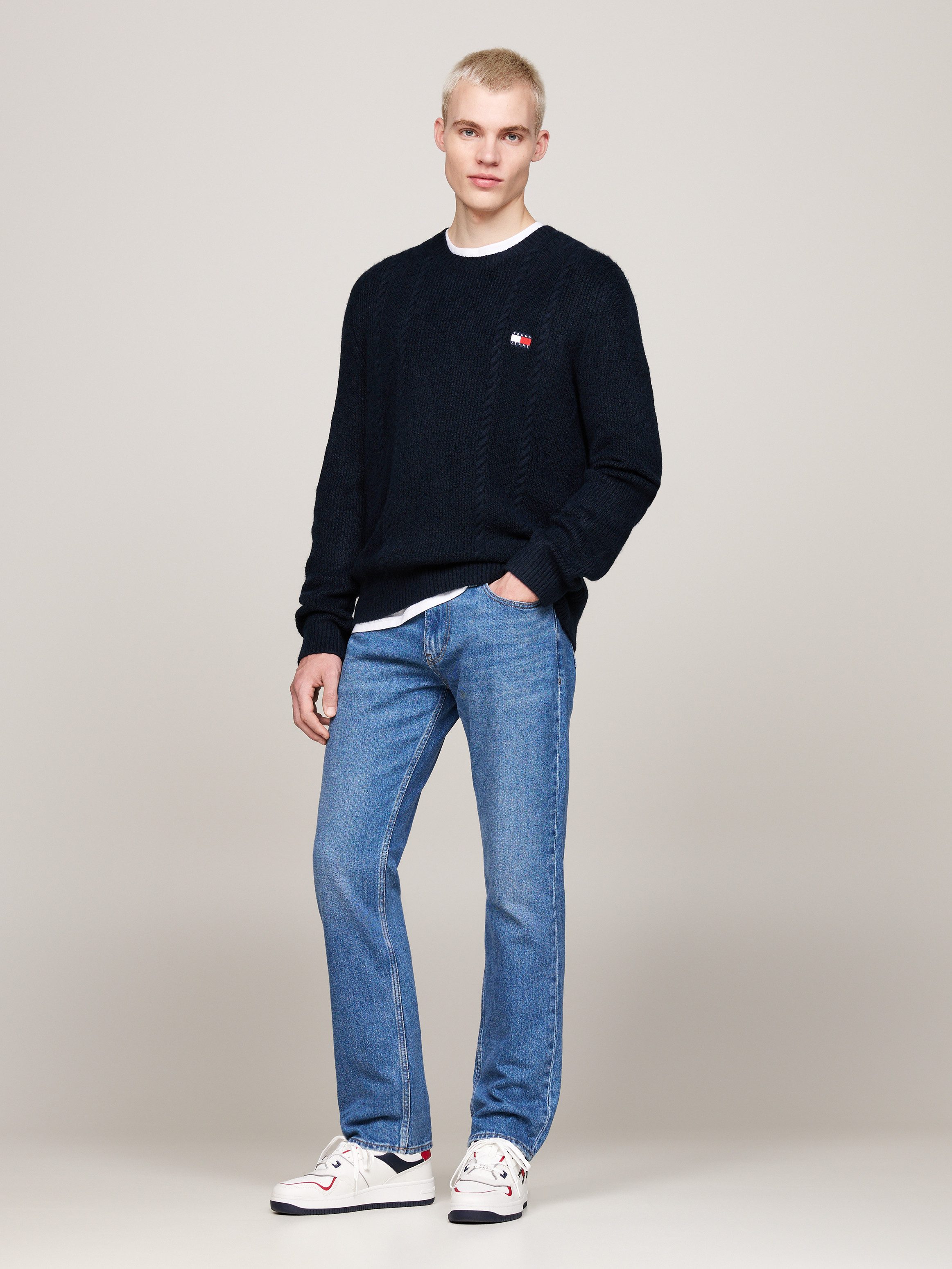 TOMMY JEANS Sweatshirt TJM SLIM CABLE KNIT CNECK met geborduurd merklogo breipatroon