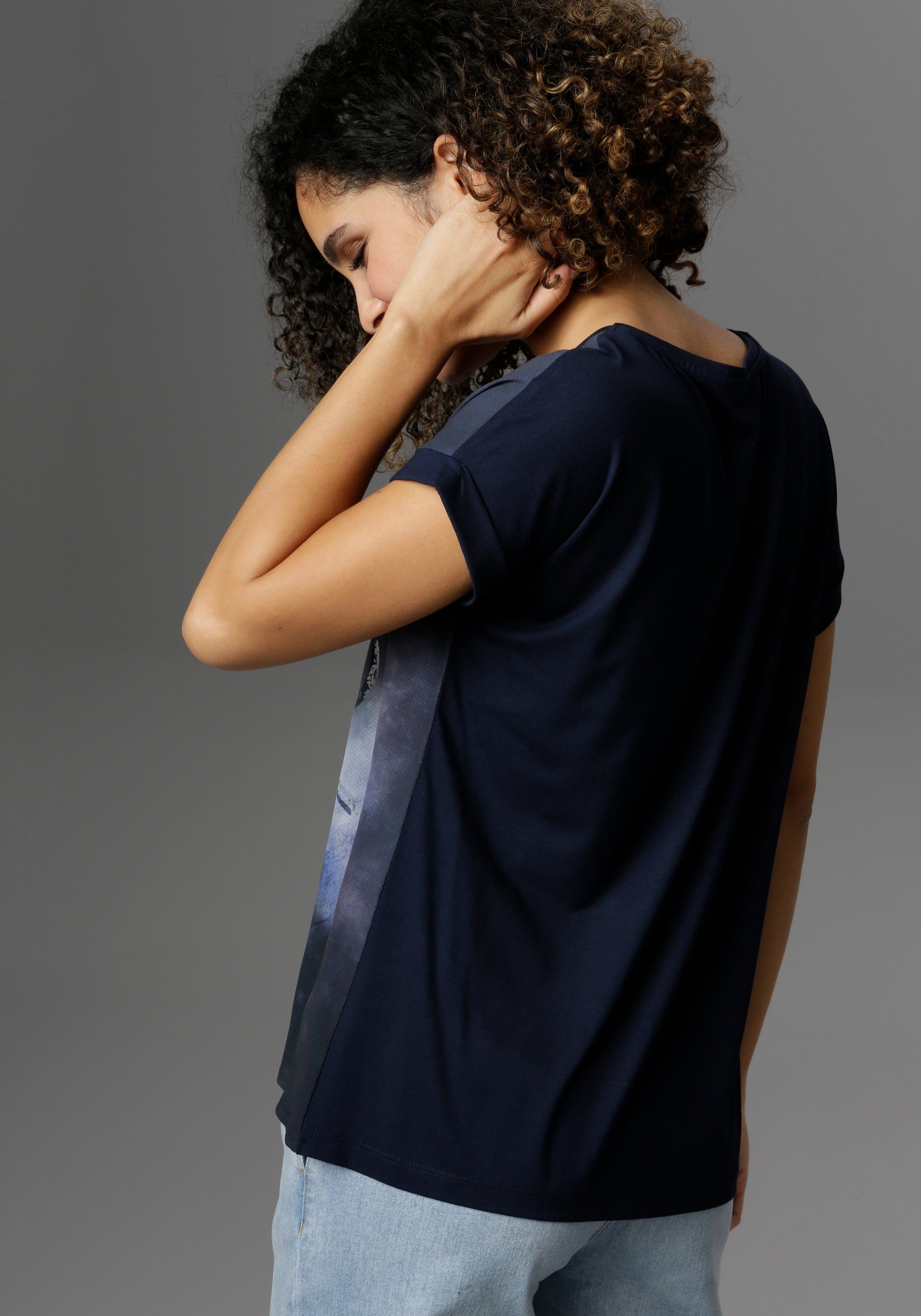 Aniston SELECTED Shirt met glanzende folieprint