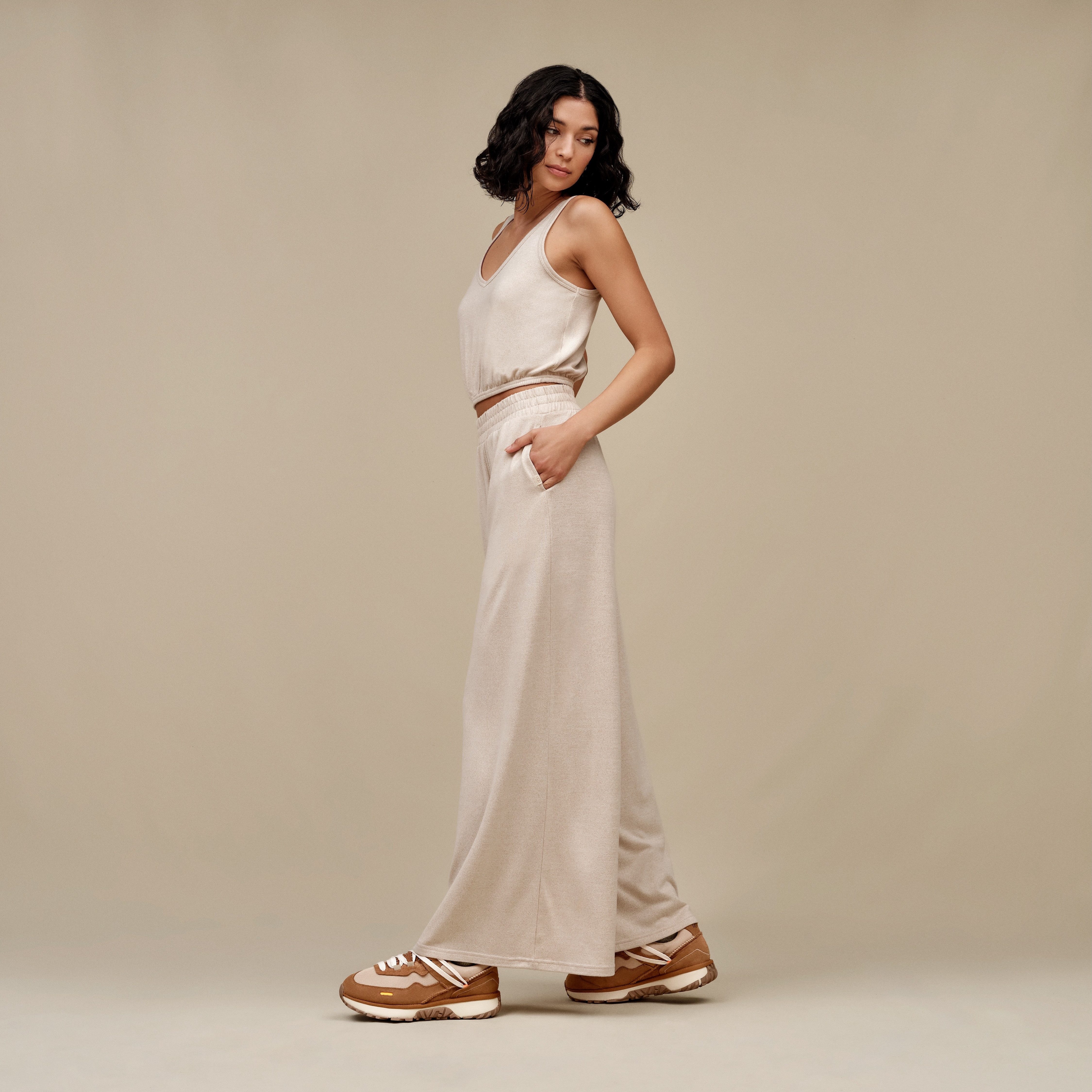 UGG Sneakers RETROFI LOW , chunky sneaker, plateausneaker met gepolsterde schacht
