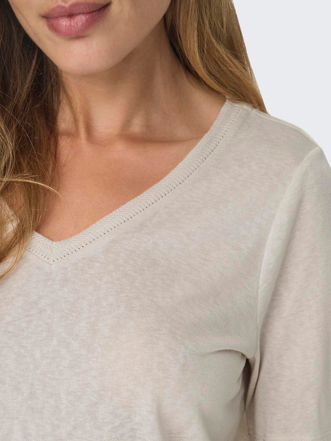 Only Shirt met korte mouwen ONLELISE S/S V-NECK TOP JRS NOOS