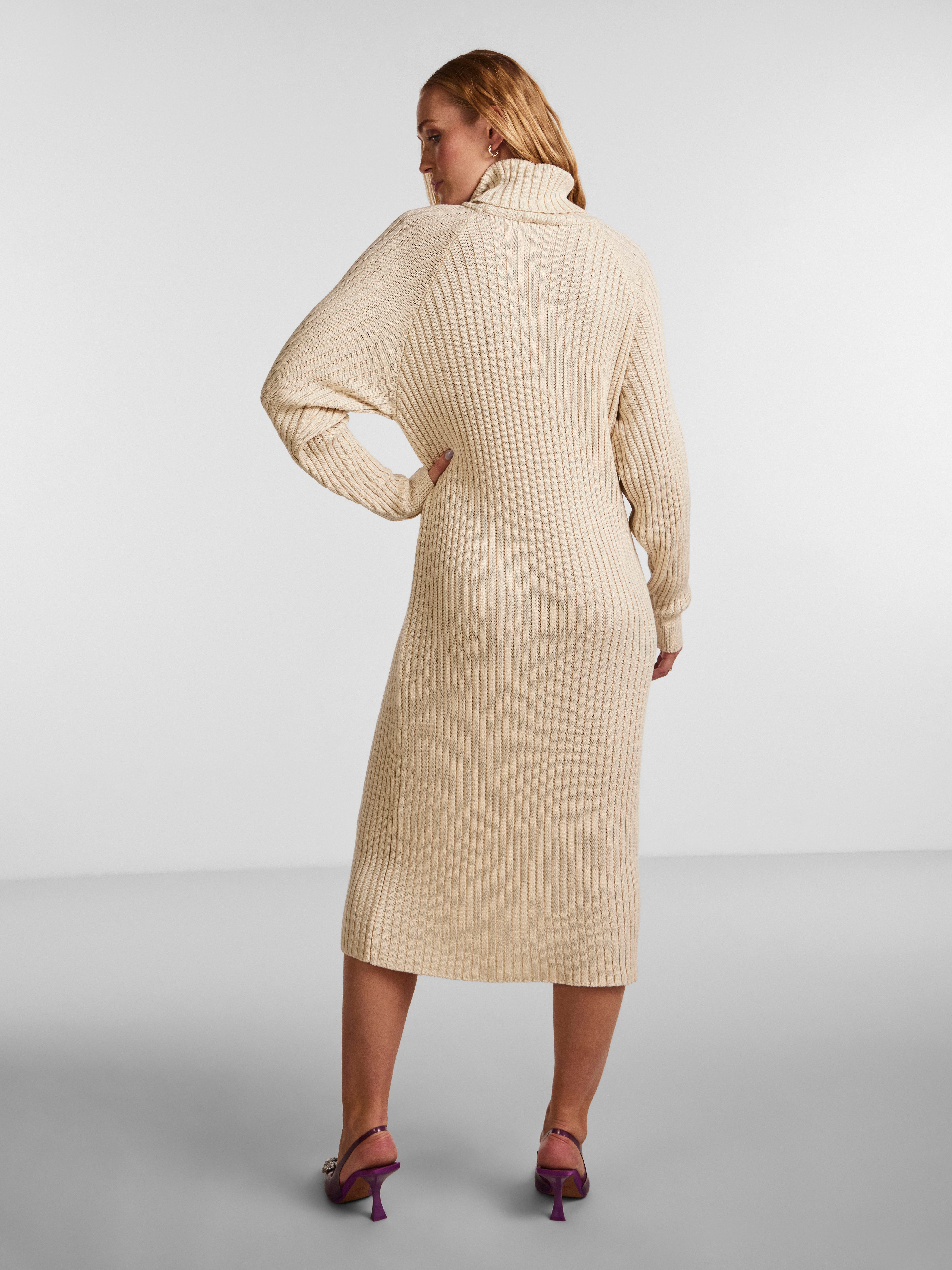 Y.A.S Gebreide jurk YASMAVI KNIT MIDI ROLLNECK DRESS
