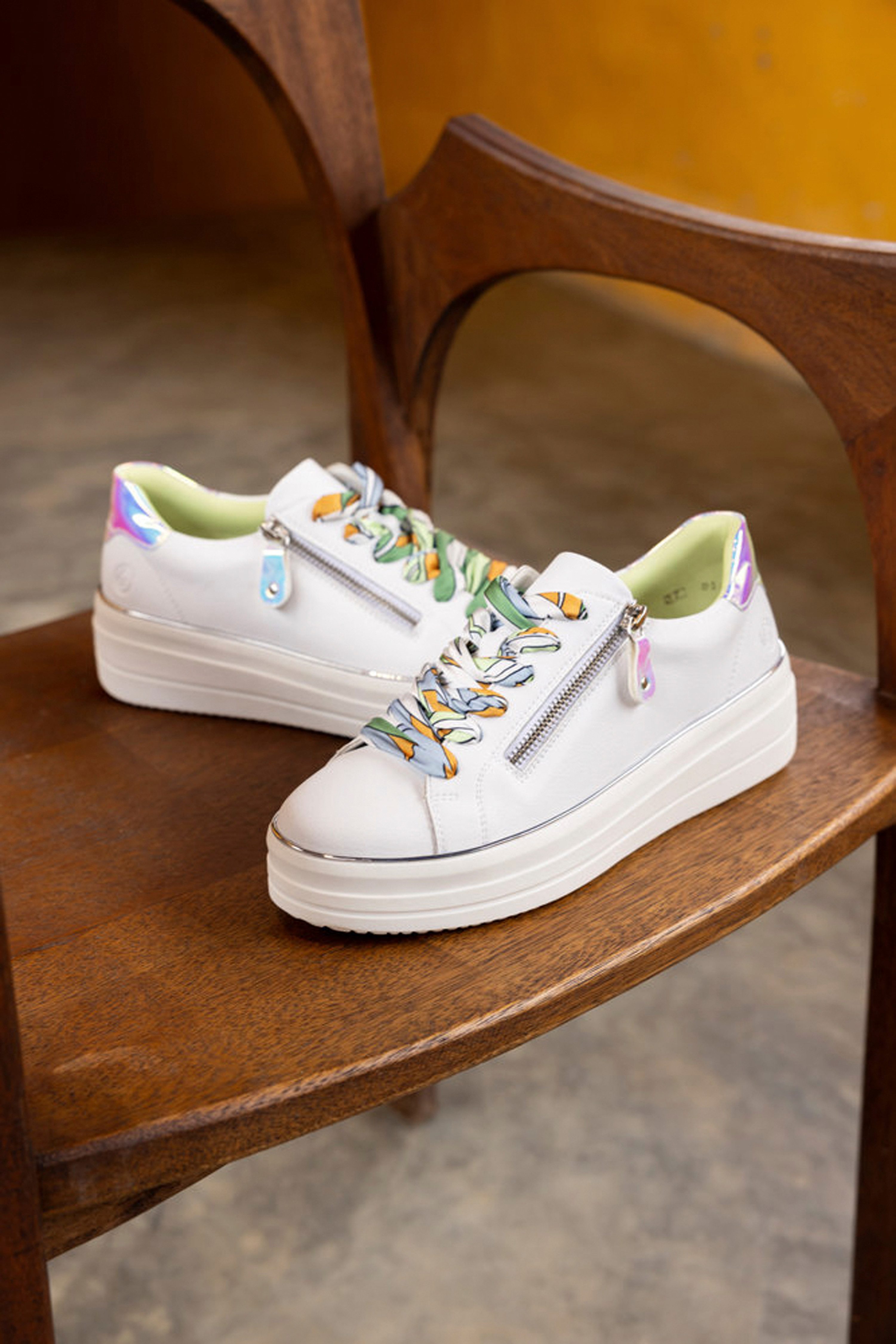 Remonte Plateausneakers , vrijetijdsschoen, lage schoen, veterschoen met zijrits