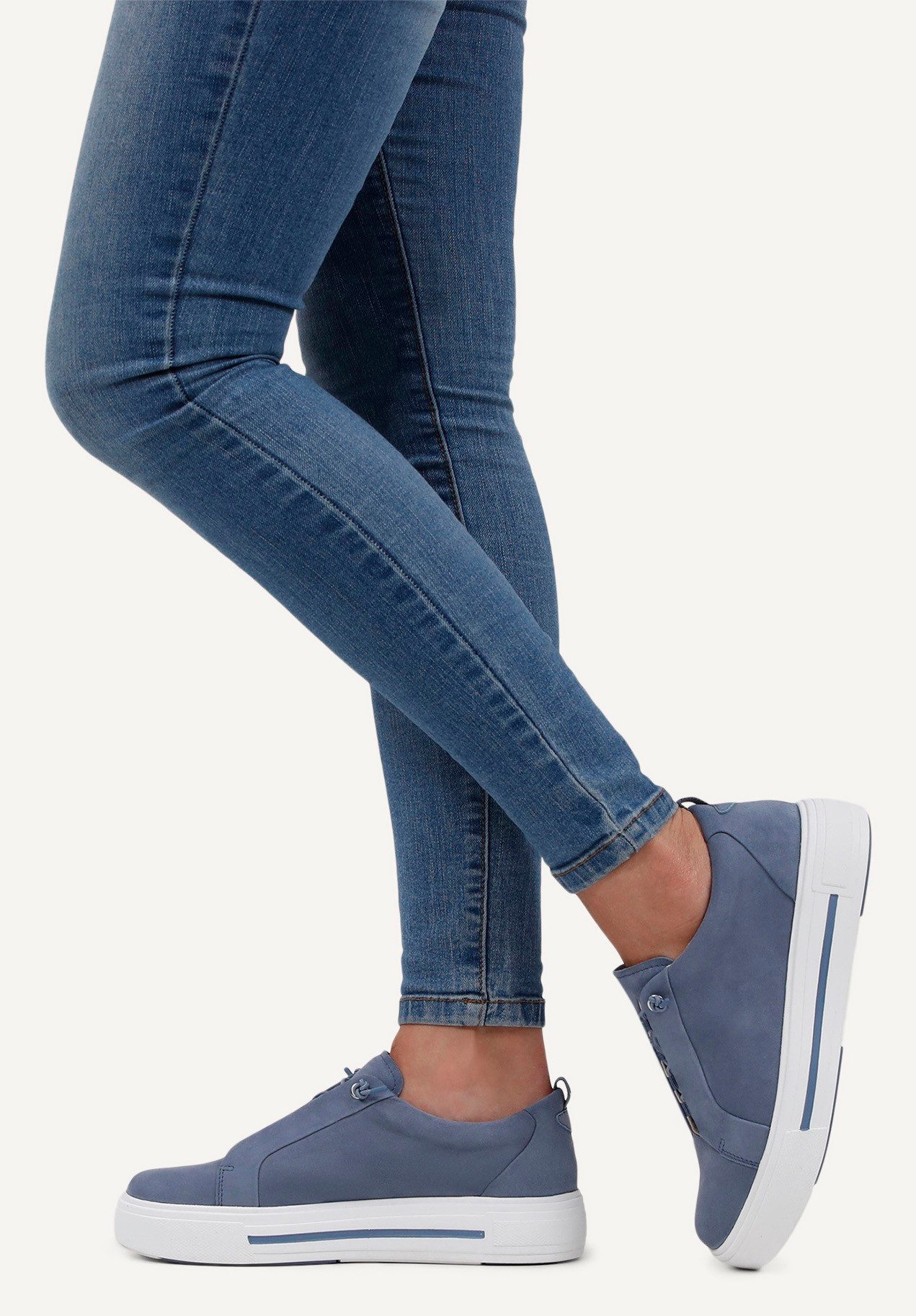 Caprice Slip-on sneakers , lage schoen, vrijetijdsschoen, slippers met elastische banden