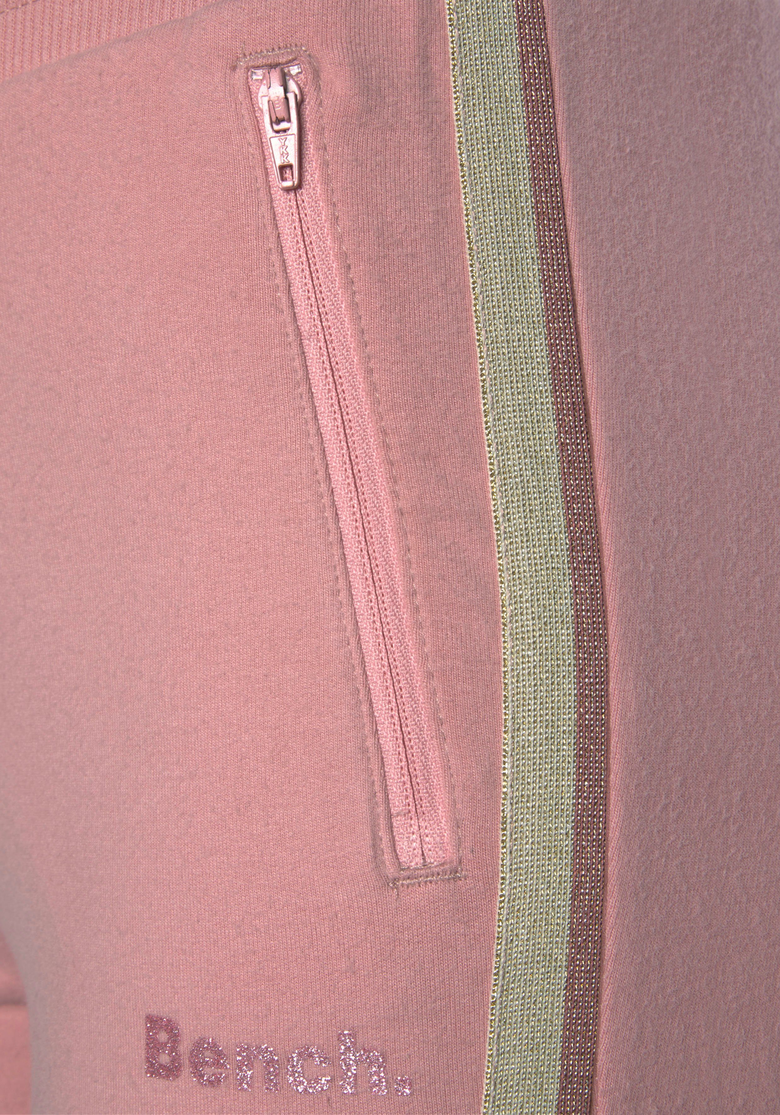 Bench. Loungewear Relax-capribroek met glitterstrepen, loungepak