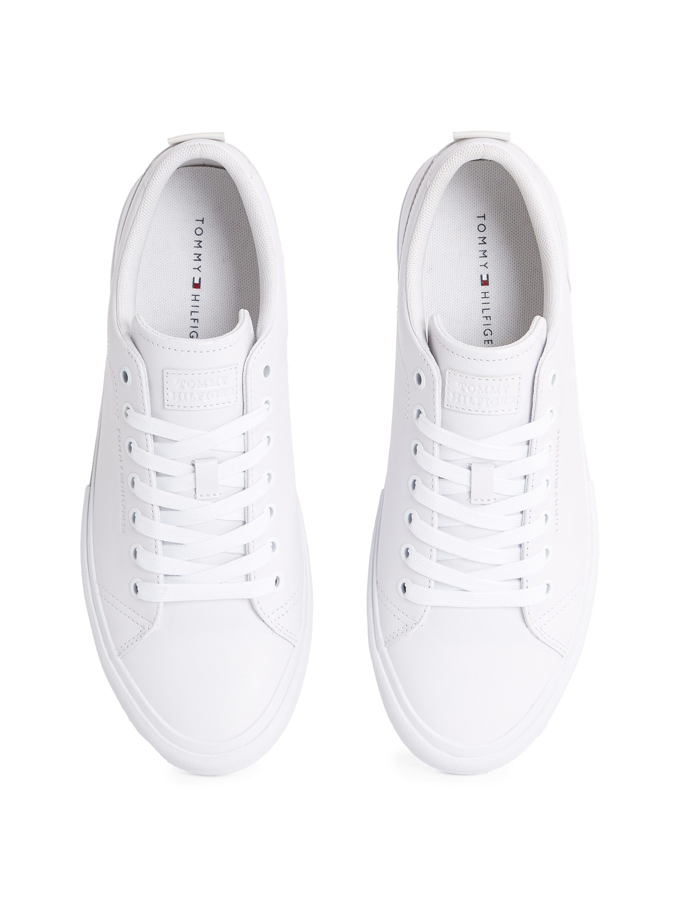 Tommy Hilfiger Plateausneakers TH HI VULC STREET LTH PATCH vrijetijdsschoen, lage schoen, veterschoen met kleine logovlag