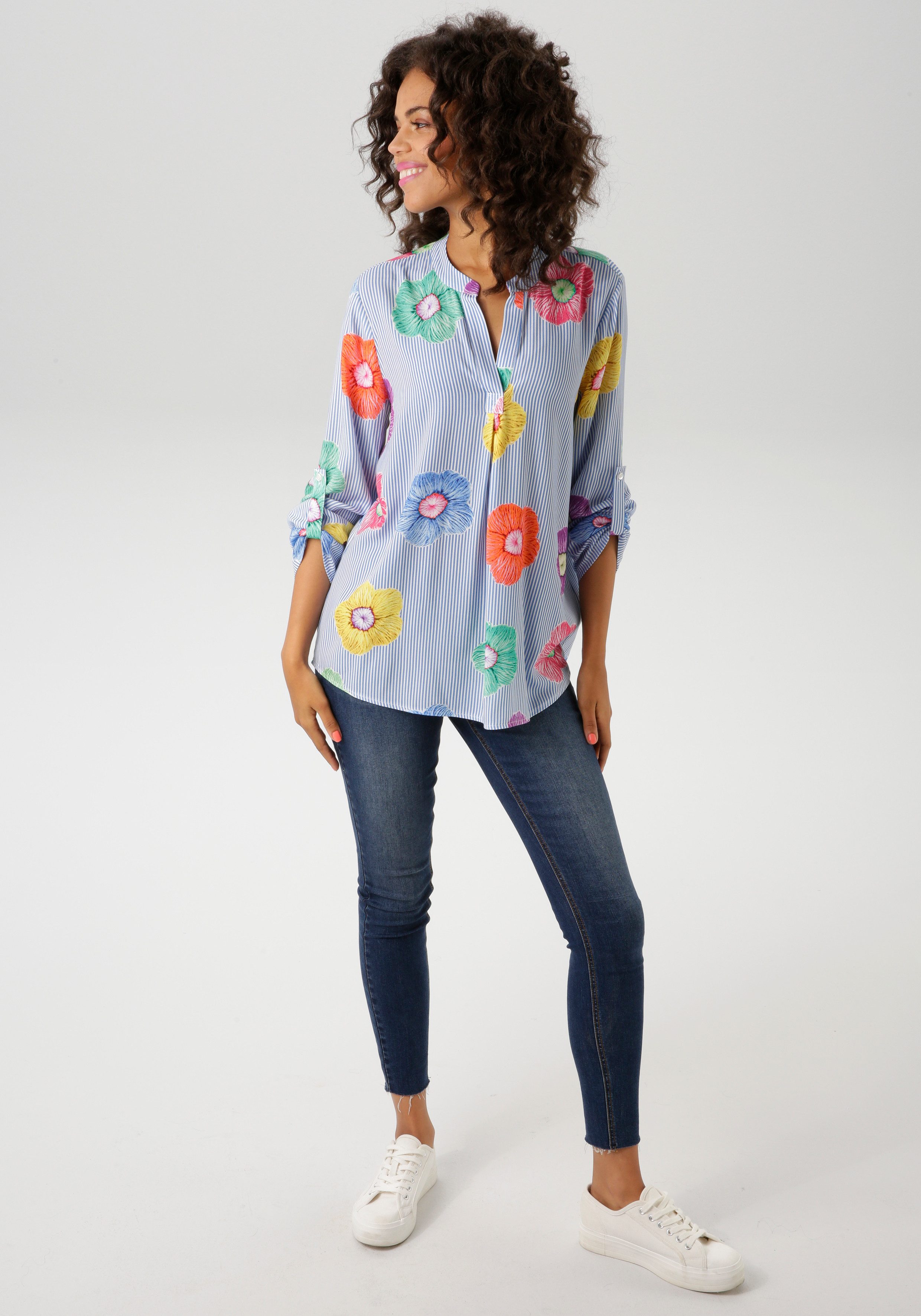 Aniston CASUAL Blouse zonder sluiting gestreept en versierd met kleurrijke bloemen - nieuwe collectie