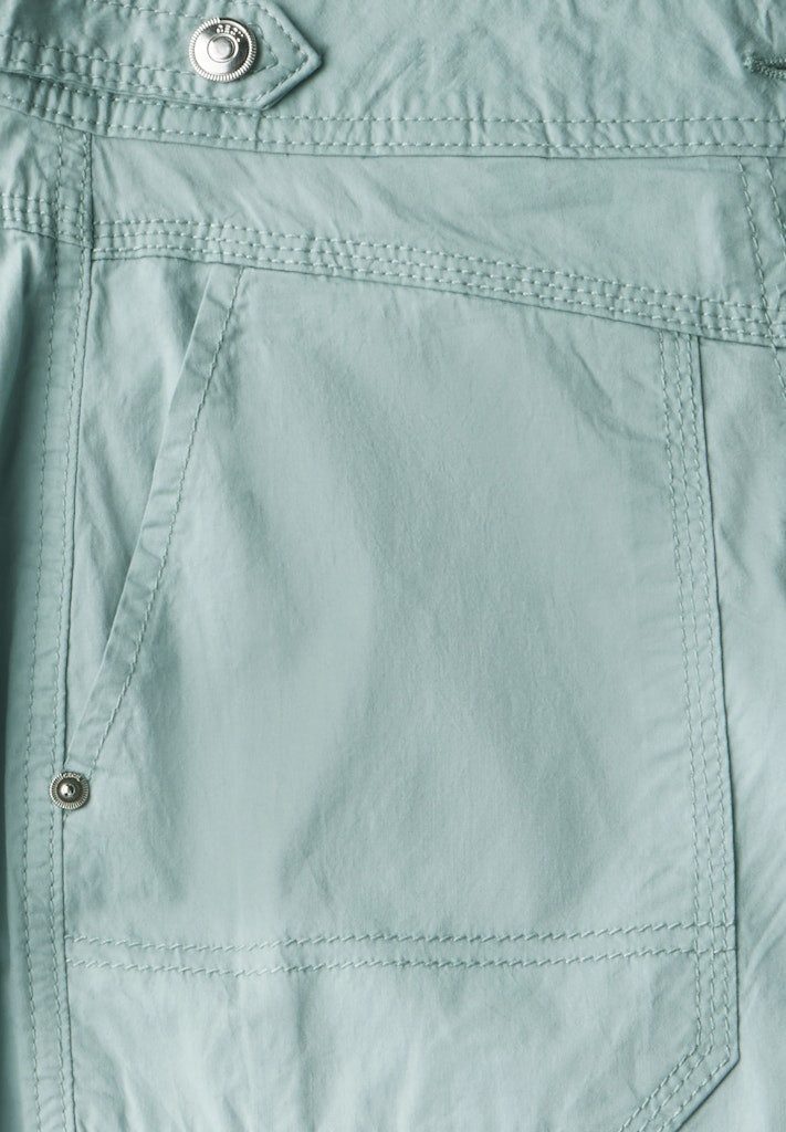 Cecil Capribroek Stijl New York met knoopdetails op de boord