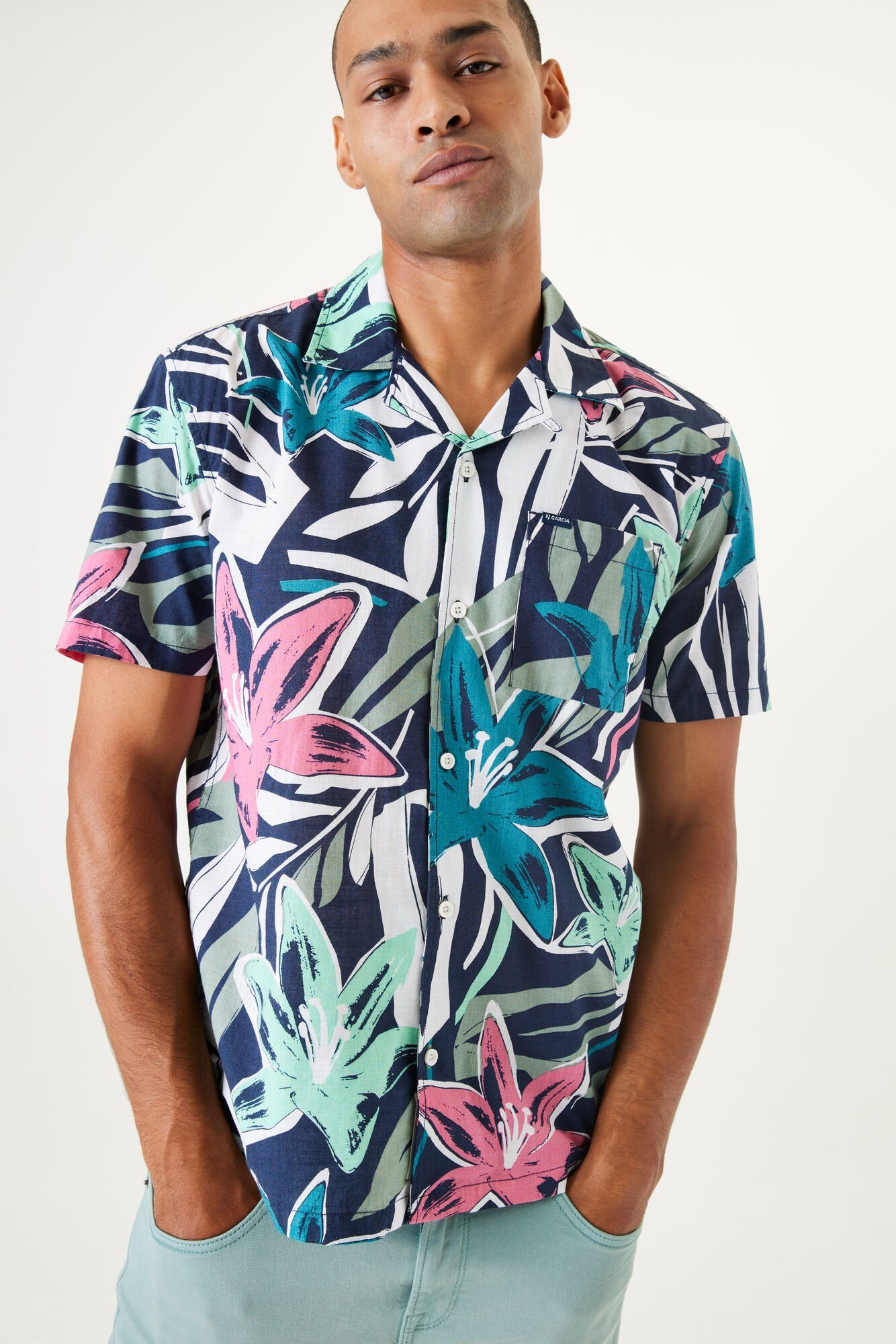 Garcia Overhemd met korte mouwen Regular fit in hawaii-look