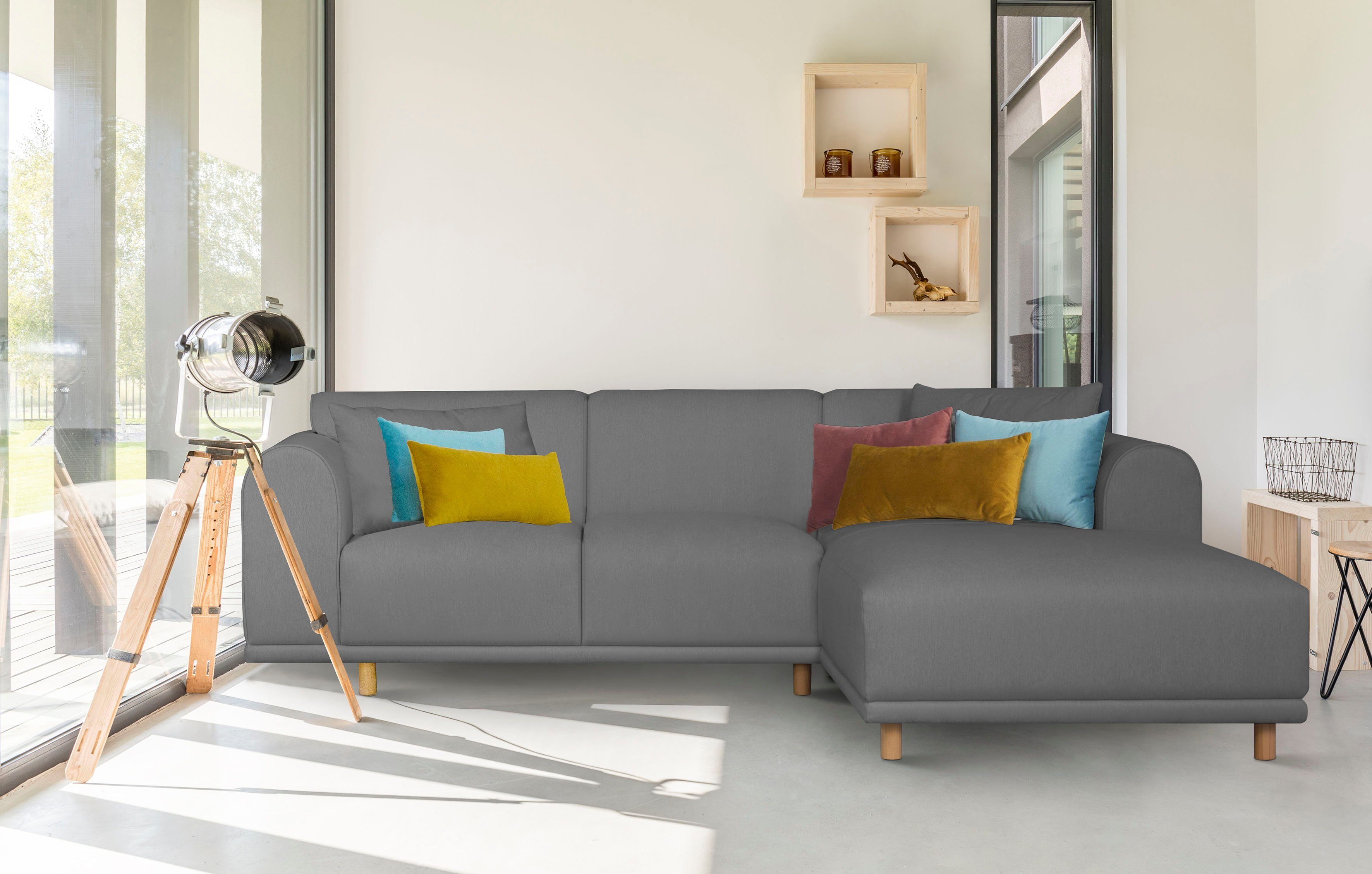 andas Hoekbank Maroon L-vorm in een scandinavisch design, met losse kussens