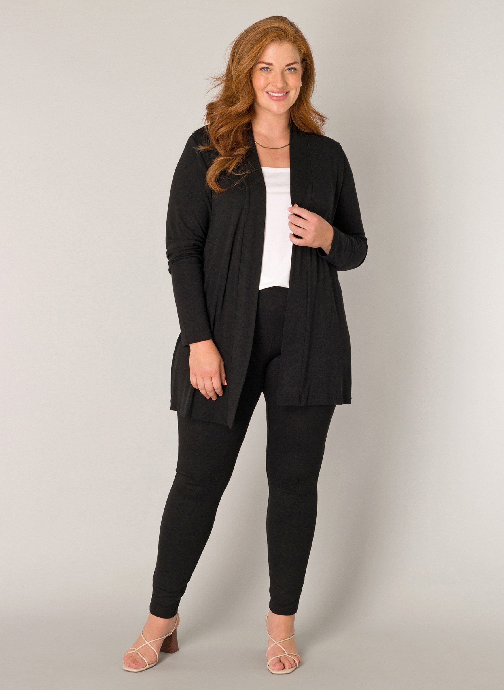 Base Level Curvy Vest Ayla in sluitingloos design