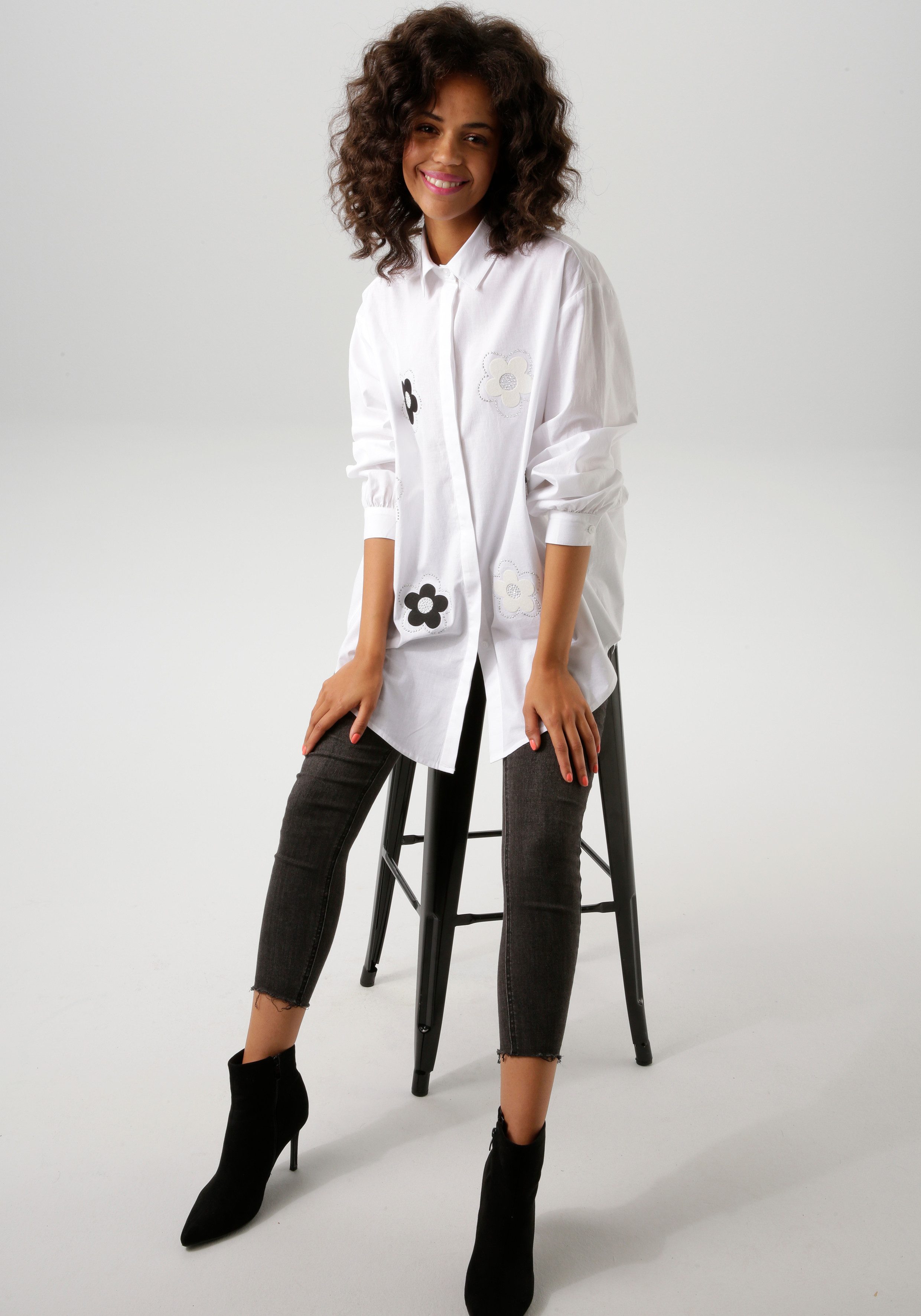 Aniston CASUAL Overhemdblouse met glinstersteentjes versierde bloemen-applicaties - nieuwe collectie