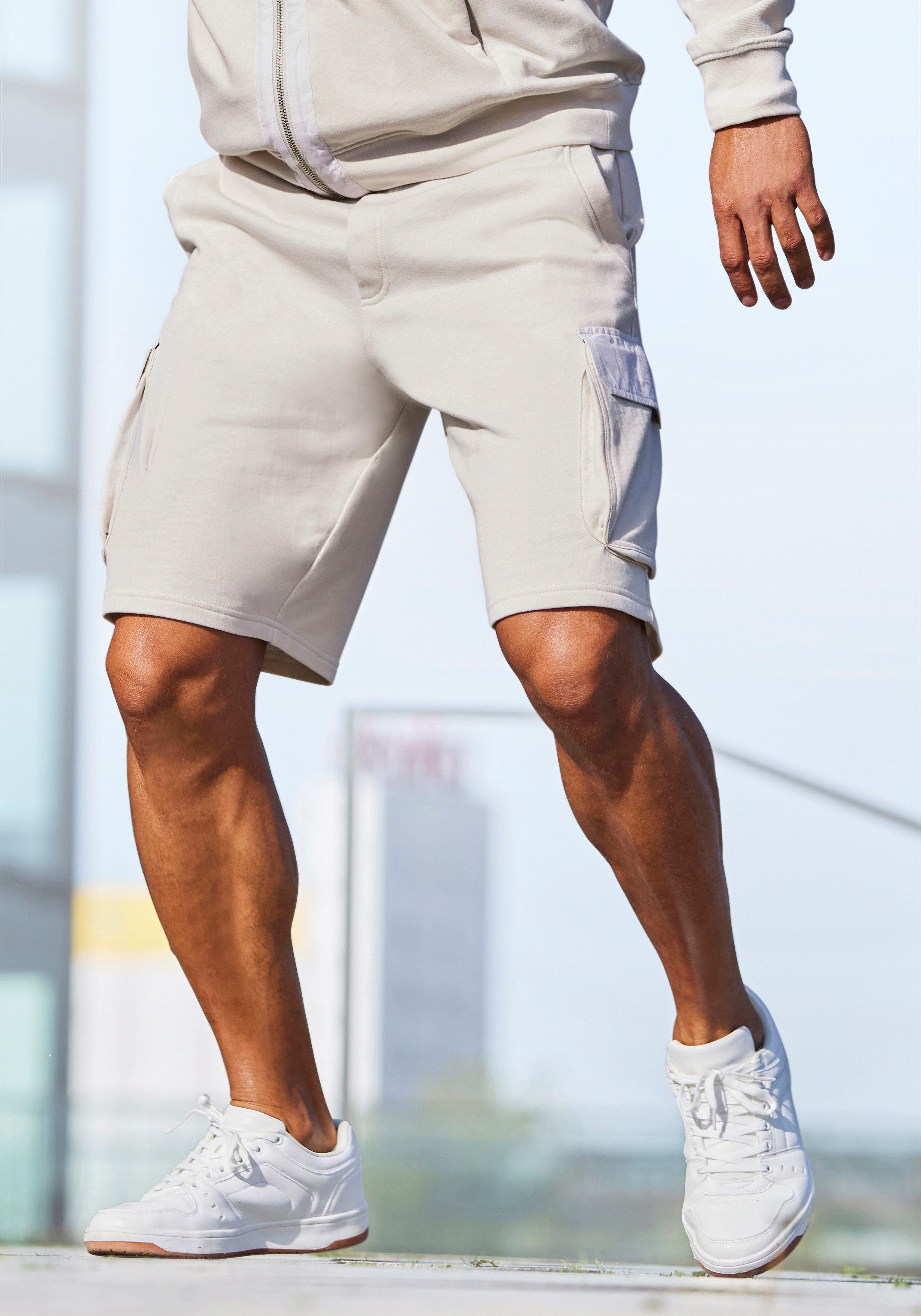 AUTHENTIC LE JOGGER Sweatshort Cargozakken met webdetails