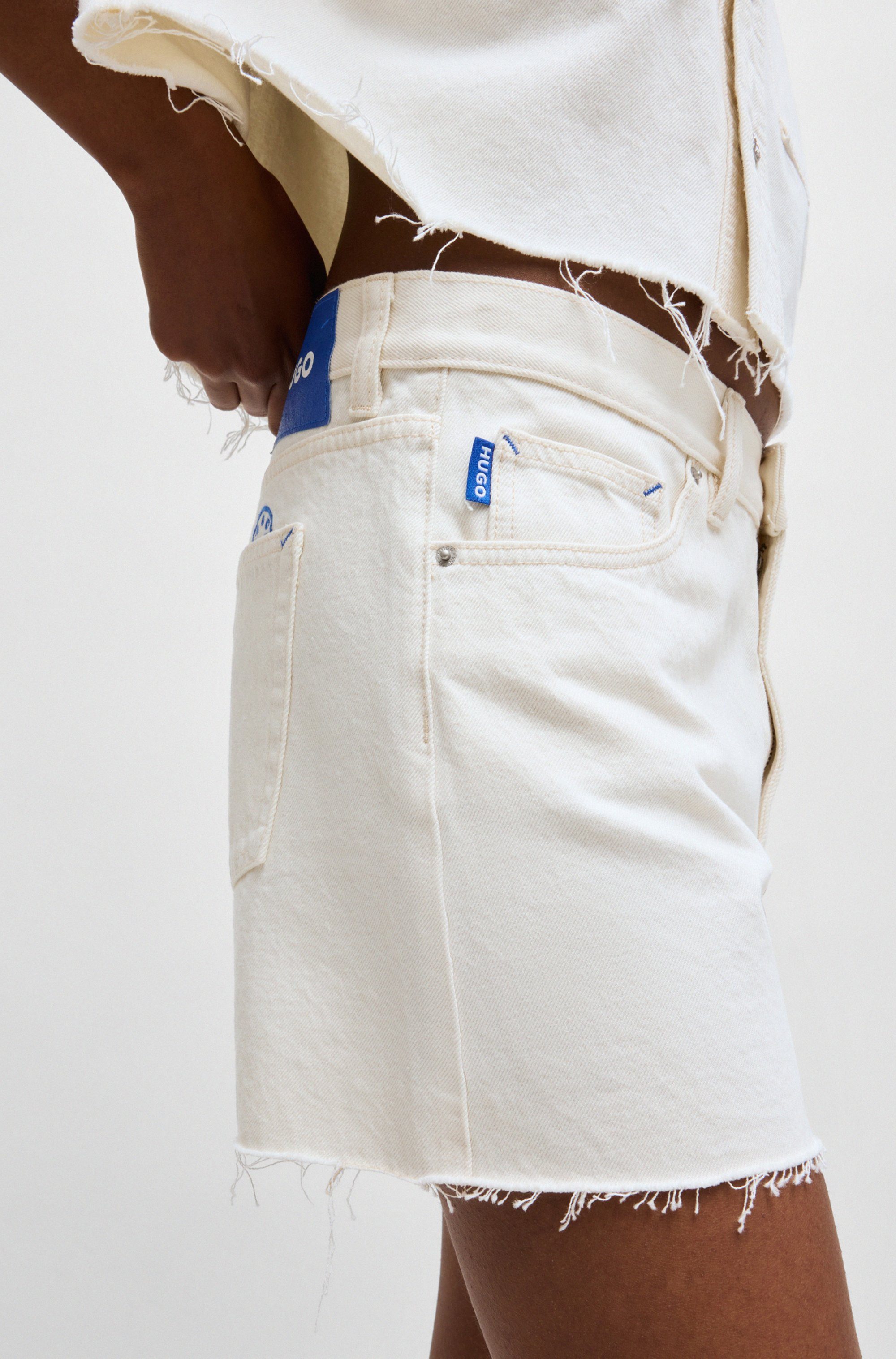 HUGO Blue Short met gesneden rand aan de zoom