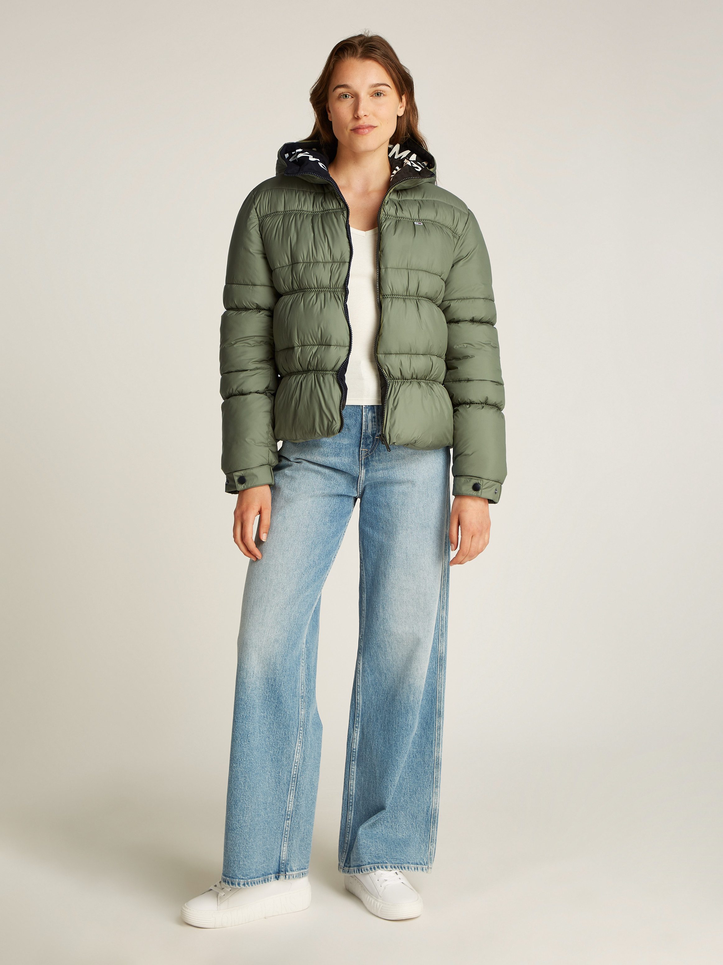 TOMMY JEANS Gewatteerde jas met een logo-opschrift