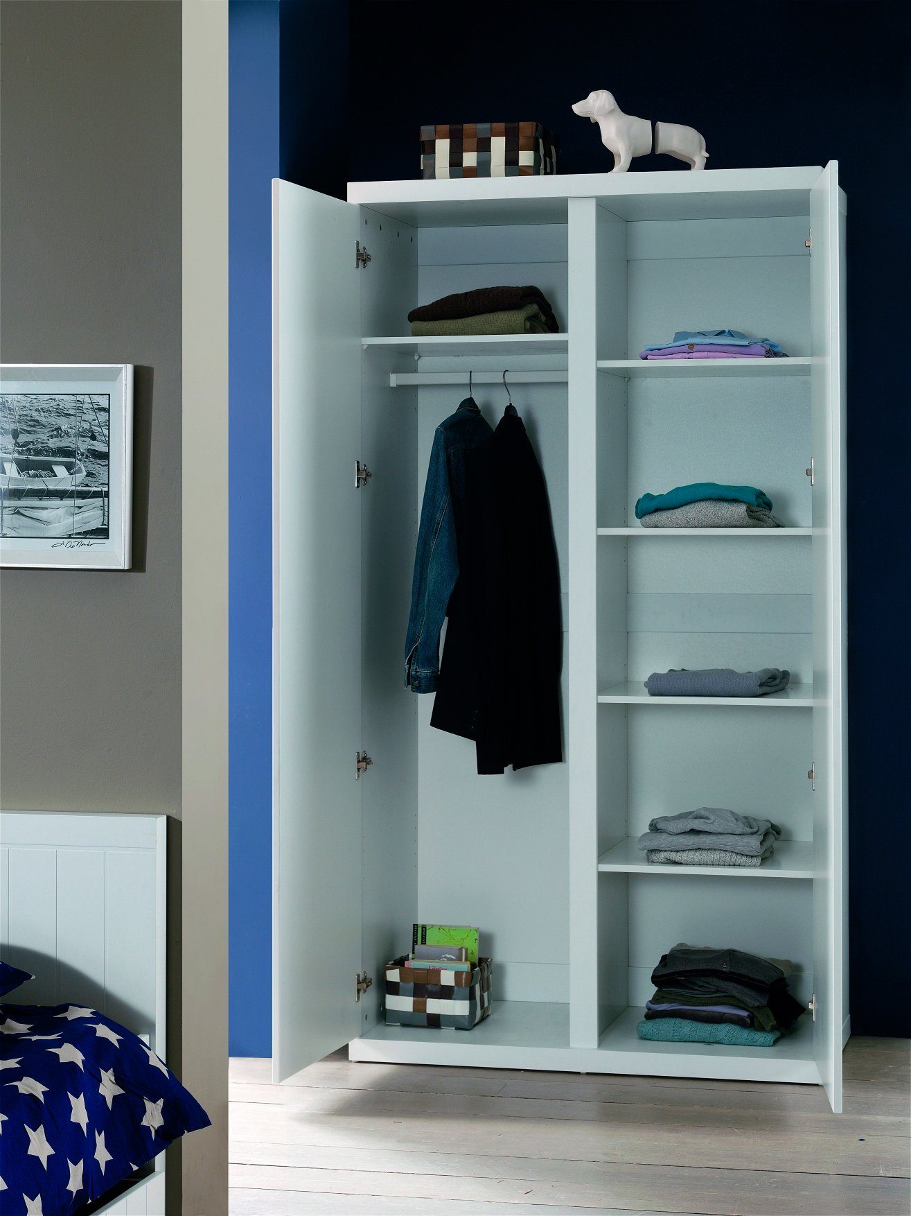 Vipack Kledingkast Ruime 2-deurs kledingkast in rechtlijnig design, uitvoering wit