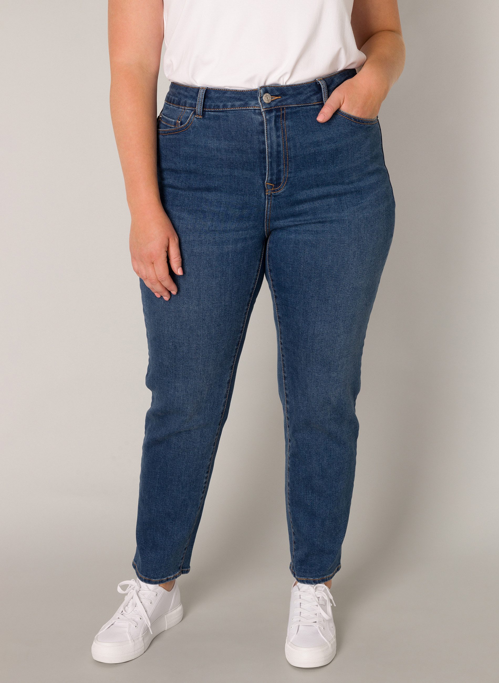 Base Level Curvy Slim fit jeans in grote maten