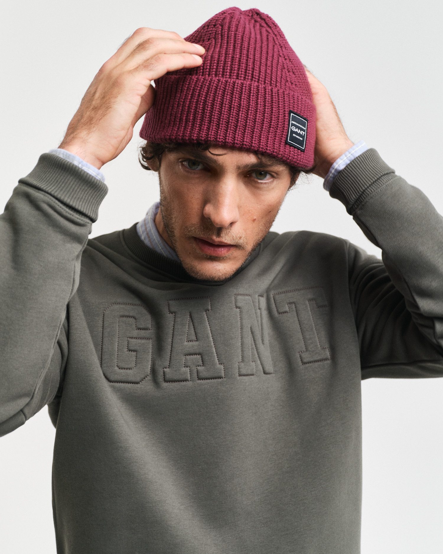 Gant Sweatshirt EMBOSSED C-NECK SWEAT een verheven gant-grafiekembossing op de borst