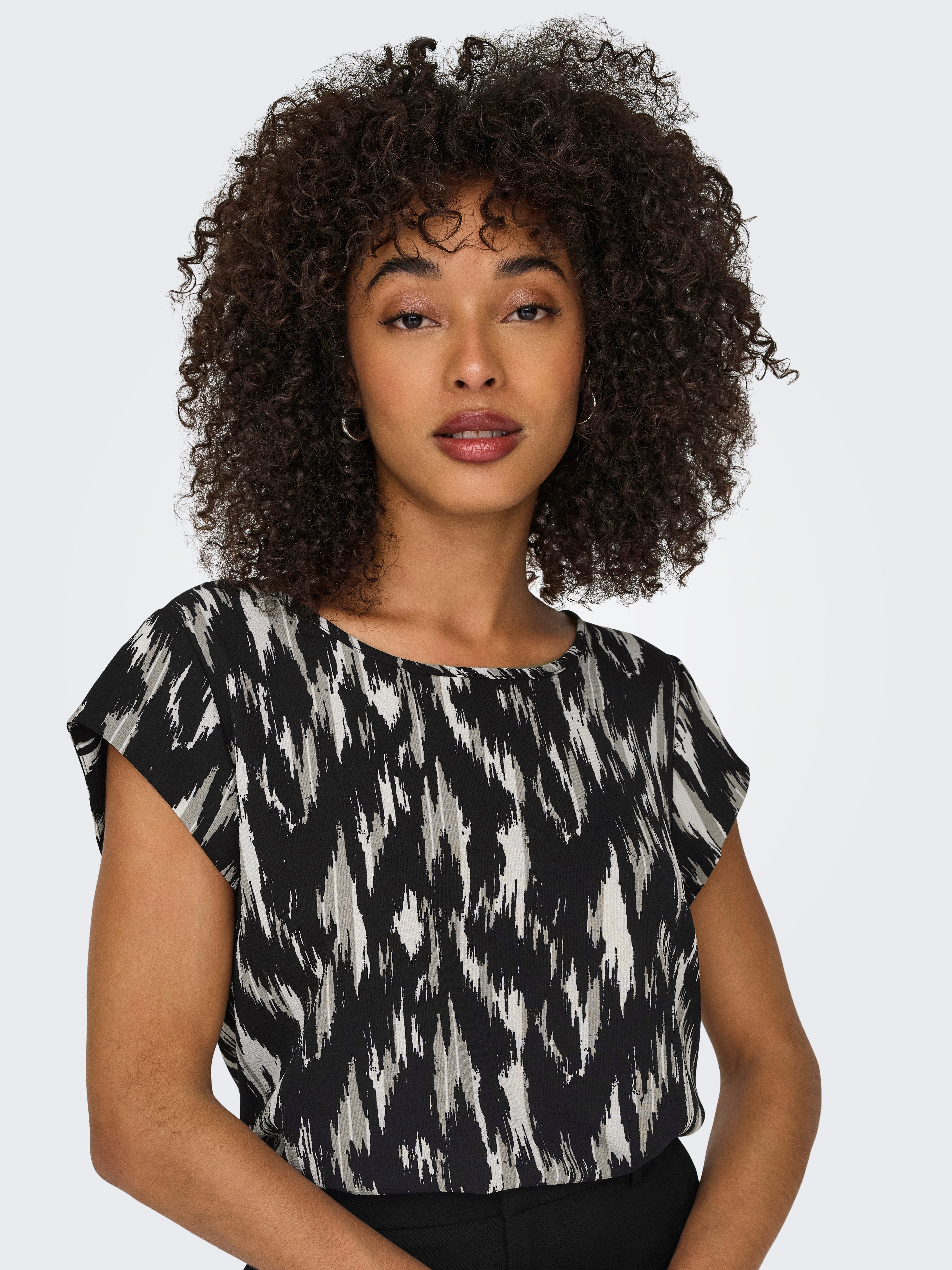 Only Shirtblouse ONLVIC S/S AOP TOP NOOS PTM