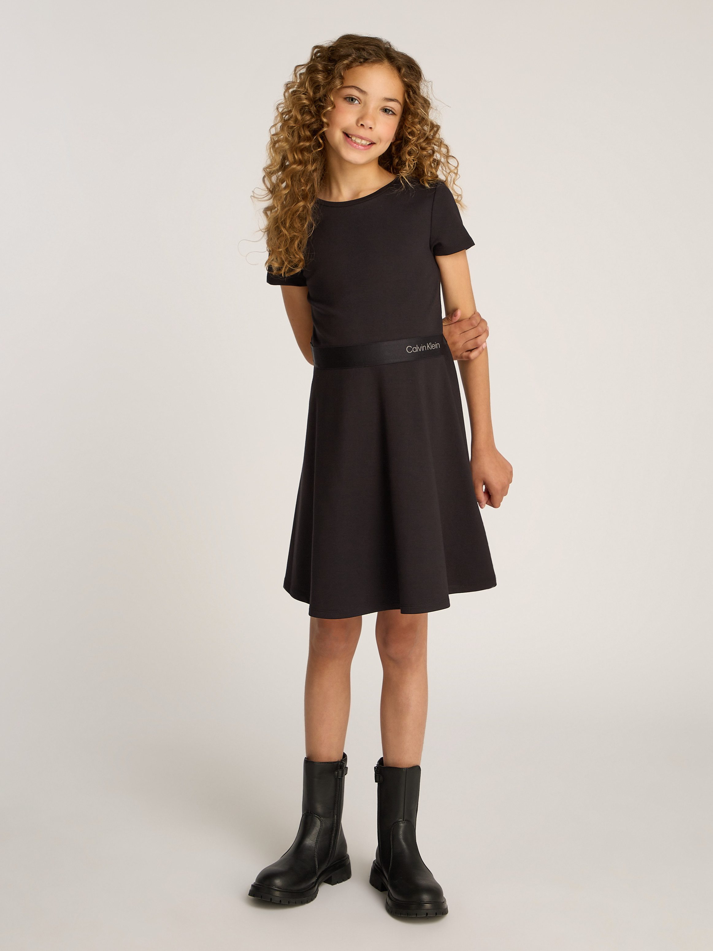 Calvin Klein Jurk in a-lijn LOGO TAPE SS PUNTO DRESS voor kinderen tot 16 jaar met logo-opdruk