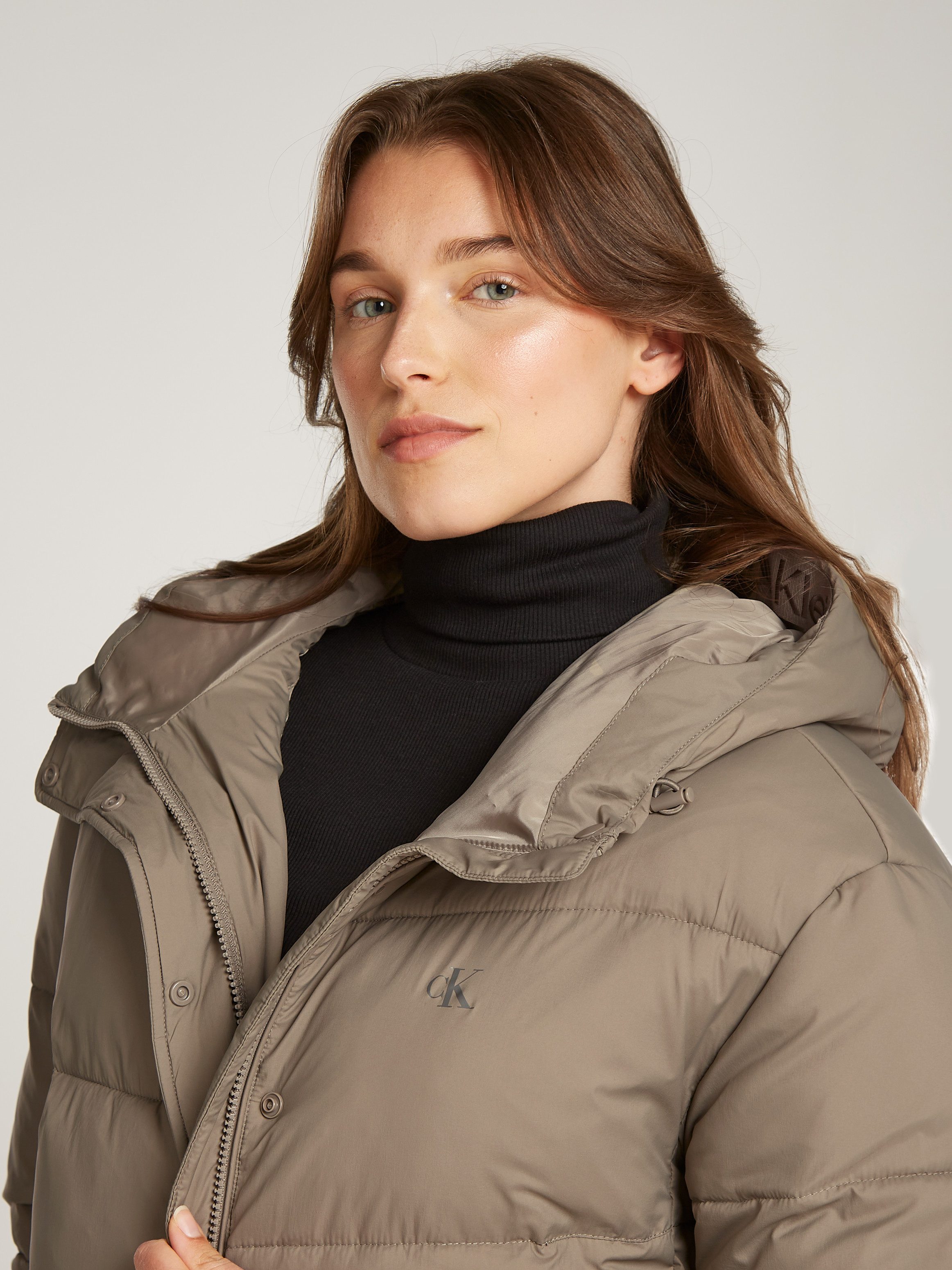 Calvin Klein Gewatteerde jas LOGO SHORT HOODED PUFFER