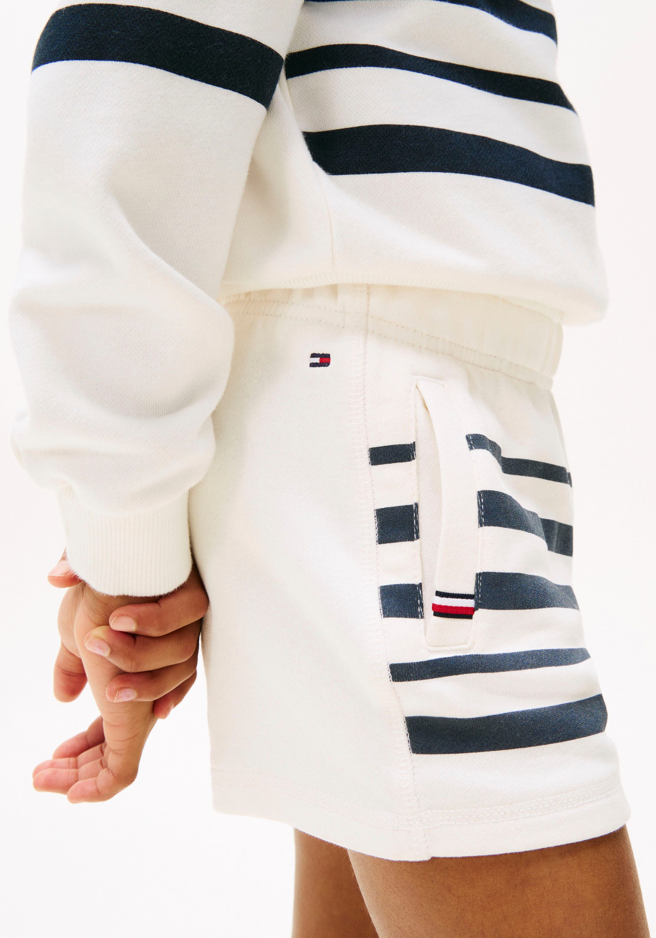 Tommy Hilfiger Sweatshort TOMMY SCRIPT CN SWEATSHORT met tommy hilfiger script tekst