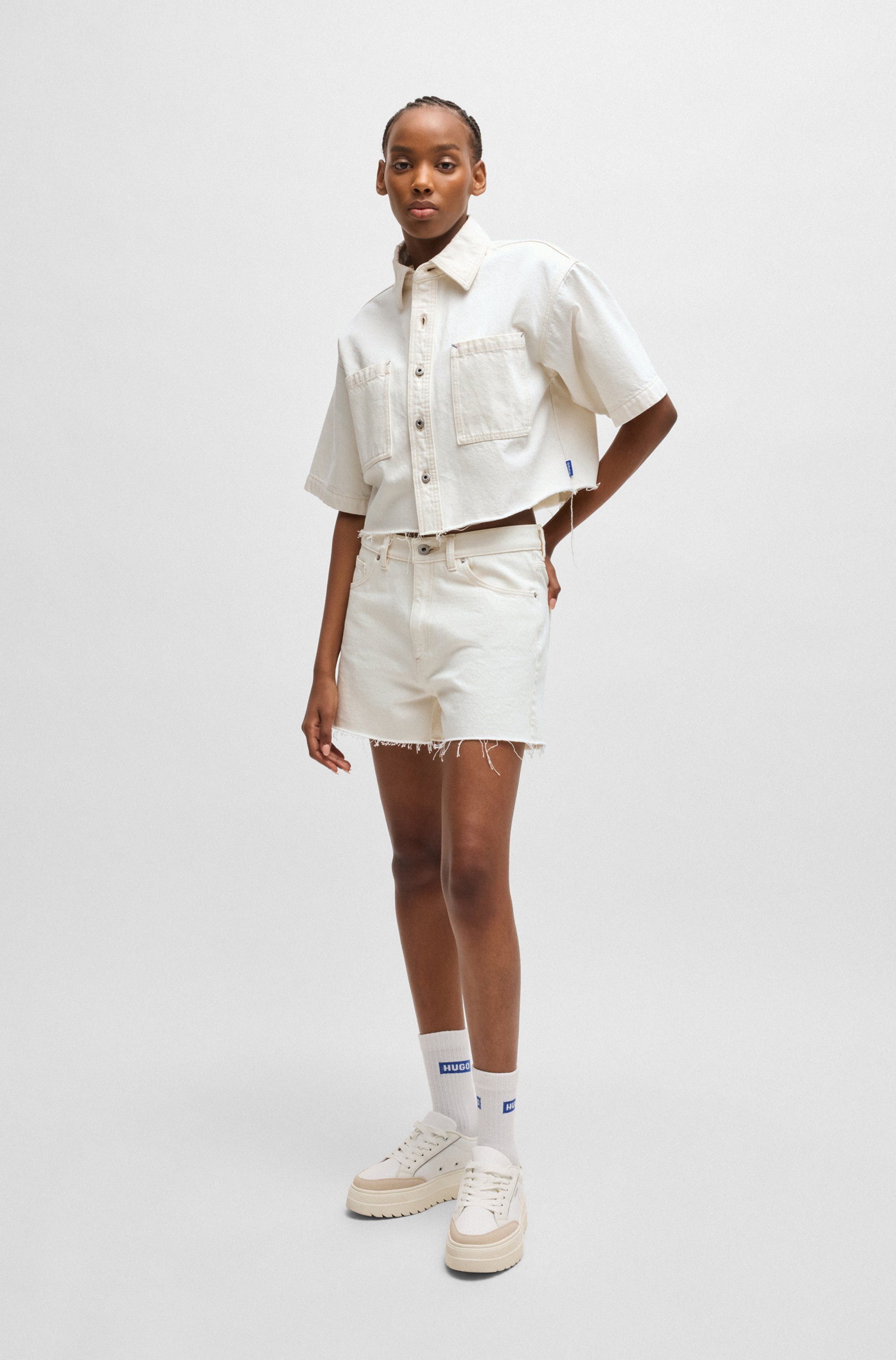 HUGO Blue Short met gesneden rand aan de zoom
