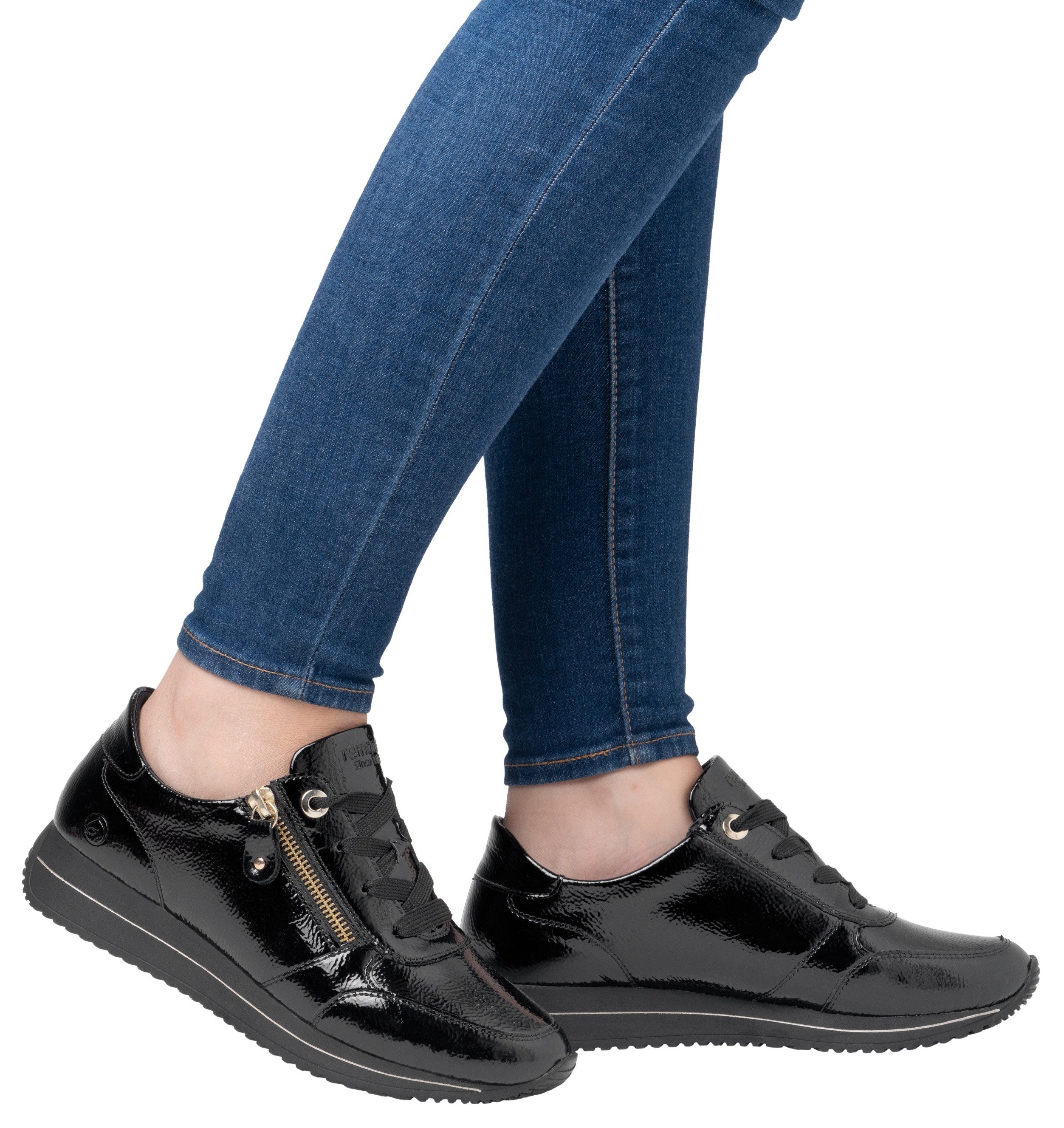 Remonte Sneakers met sleehak , vrijetijdsschoen, lage schoen, veterschoen in smalle vorm