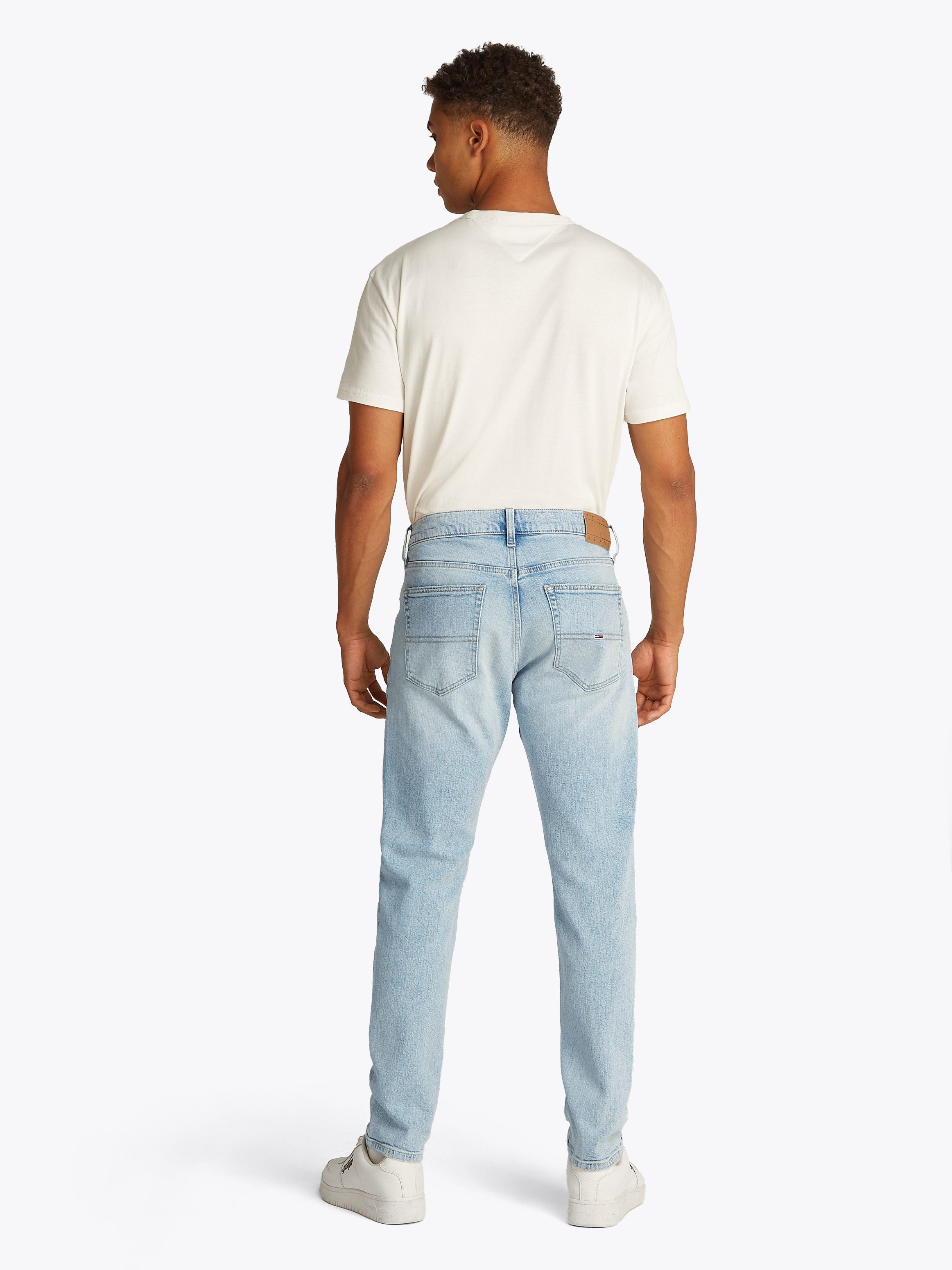 TOMMY JEANS Slim fit jeans AUSTIN SLIM TAPERED naar de enkel toe smaller wordende jeans met gemiddelde taillehoogte