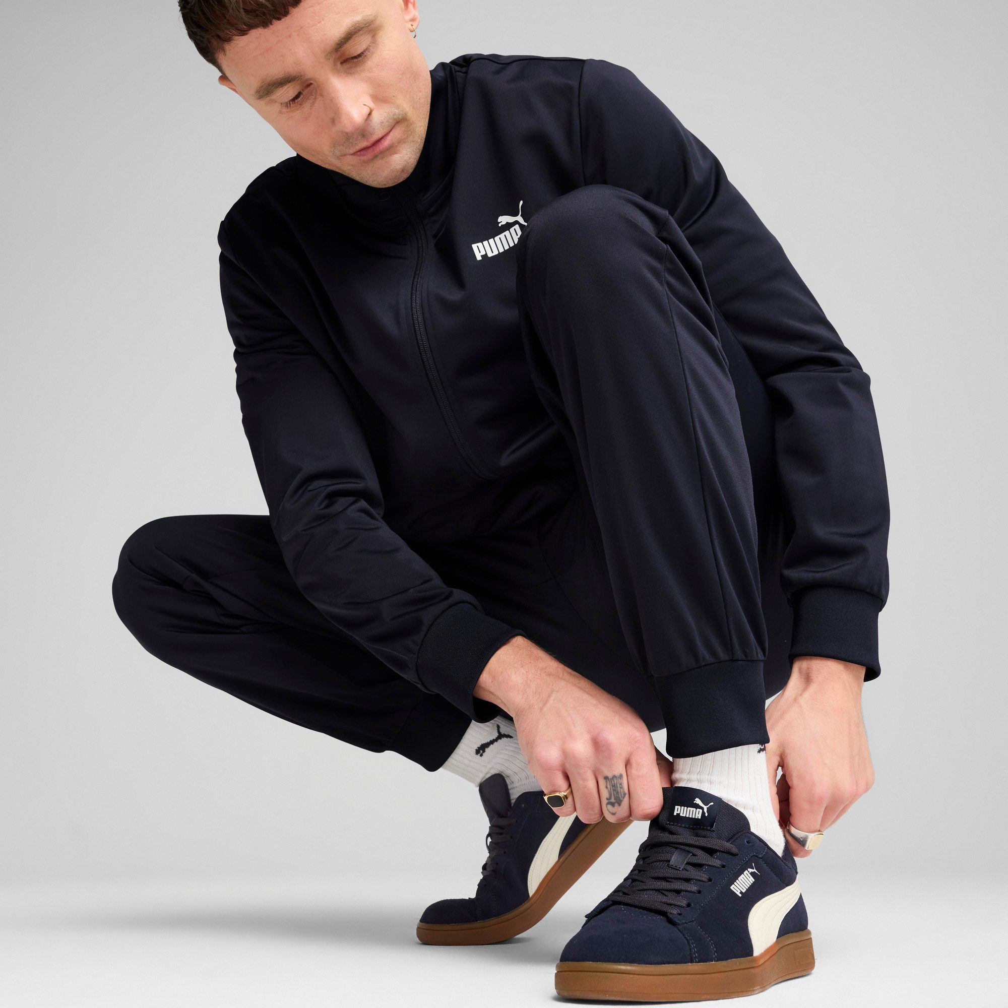 PUMA Trainingspak ESS POLY SUIT CL Sportoutfit in casual stijl (2-delig)