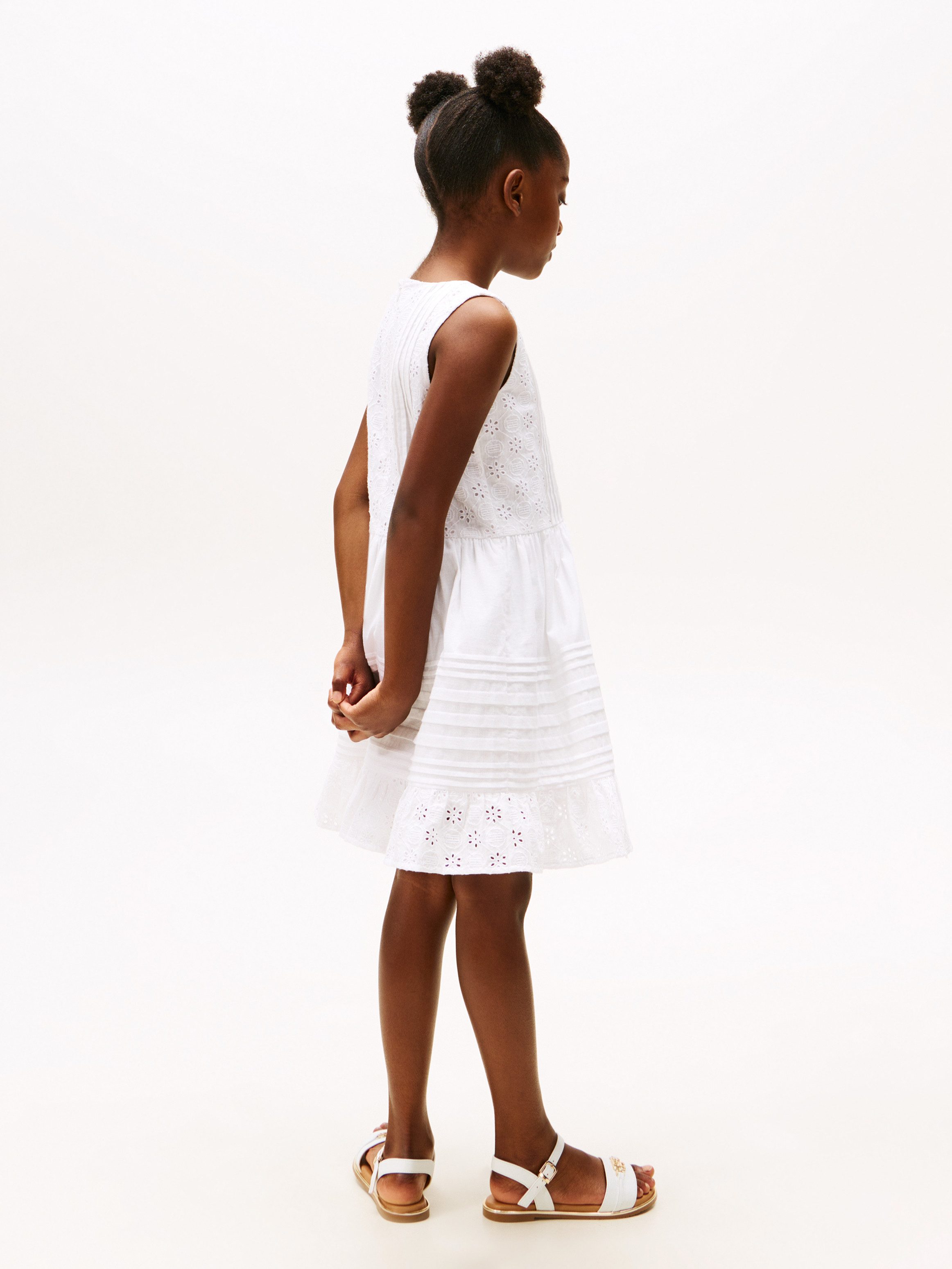 Tommy Hilfiger Zomerjurk EMBROIDERED COTTON DRESS SLVLS met delicate gaatjesborduursel, met biezen