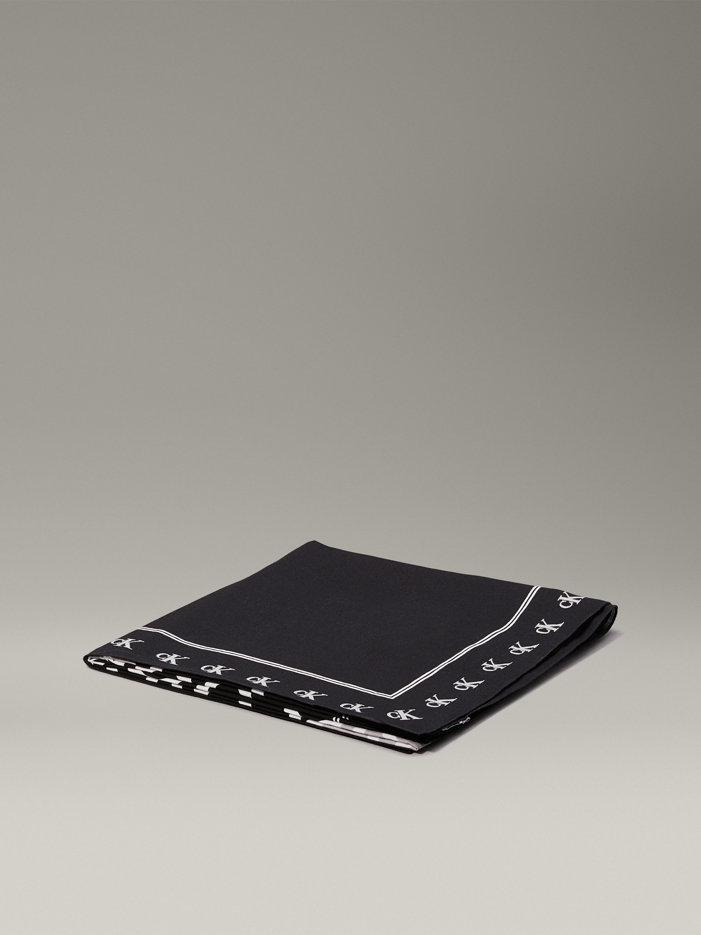 Calvin Klein Sjaal BOLD MONO LOGO SHAWL 130X130