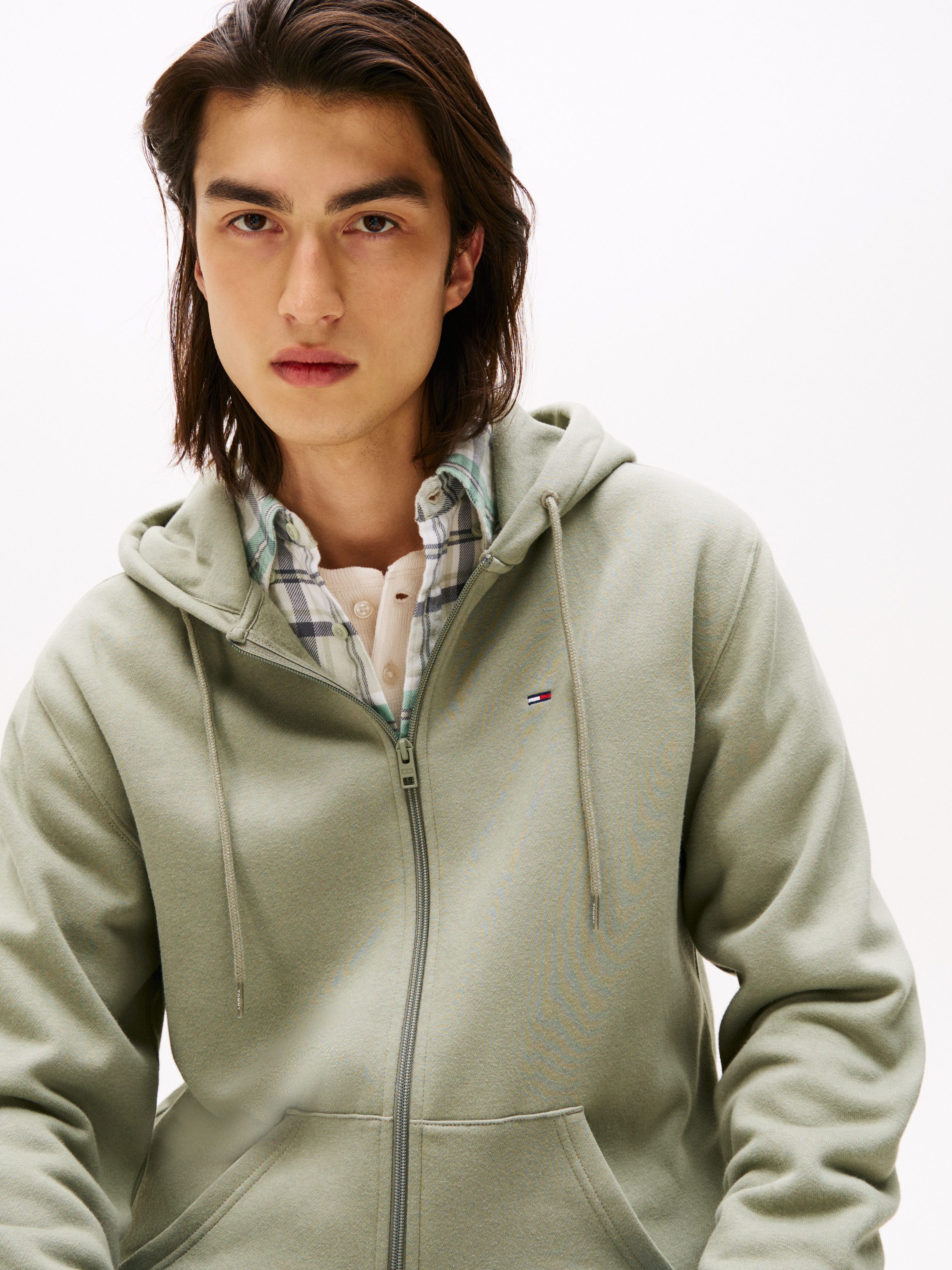 TOMMY JEANS Sweatshirt TJM REG S FLAG ZIP FLEECE THRU met geborduurd merklogo op borsthoogte