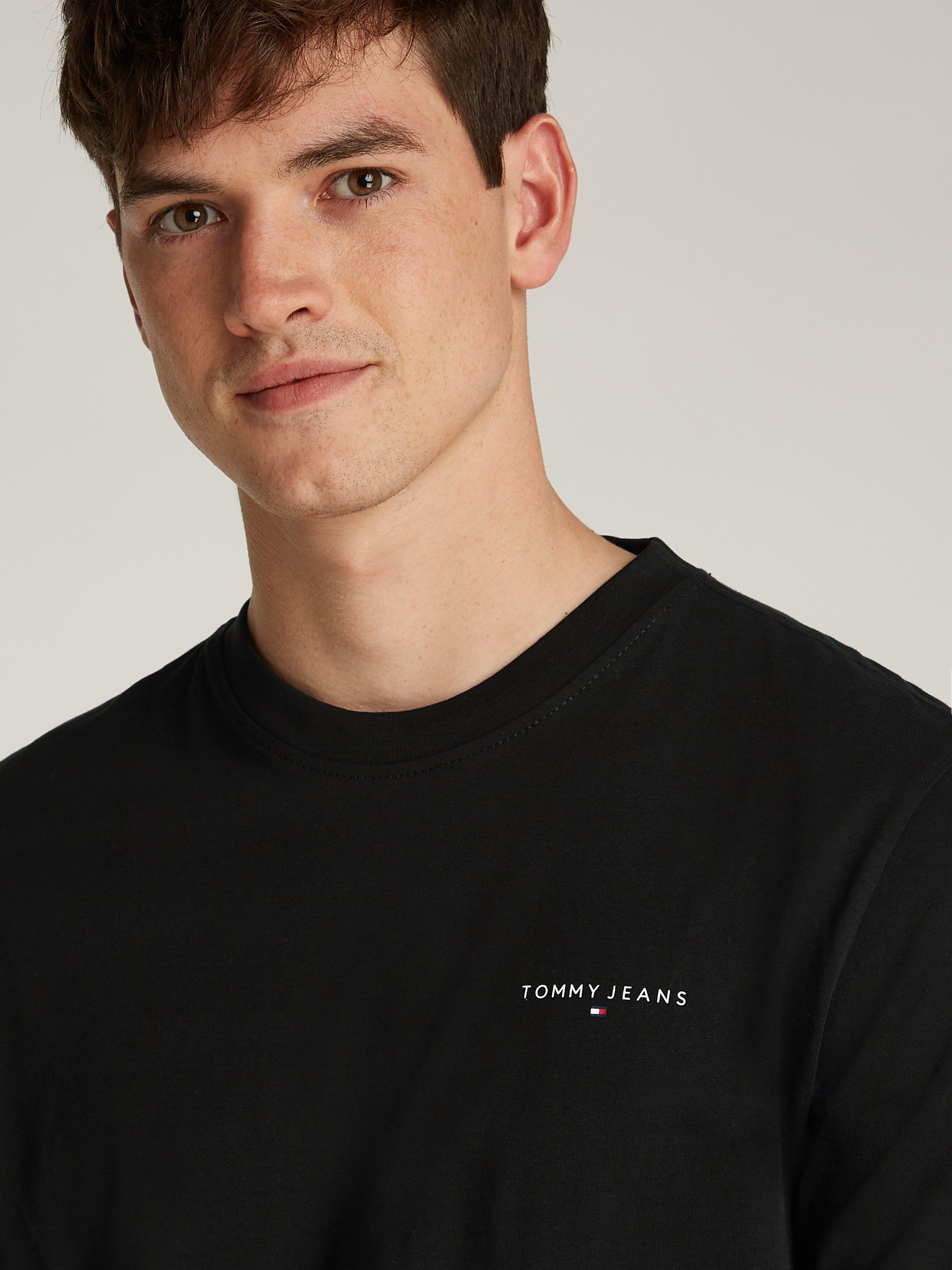 TOMMY JEANS Shirt met lange mouwen TJM SLIM LINEAR CHEST LS TEE EXT