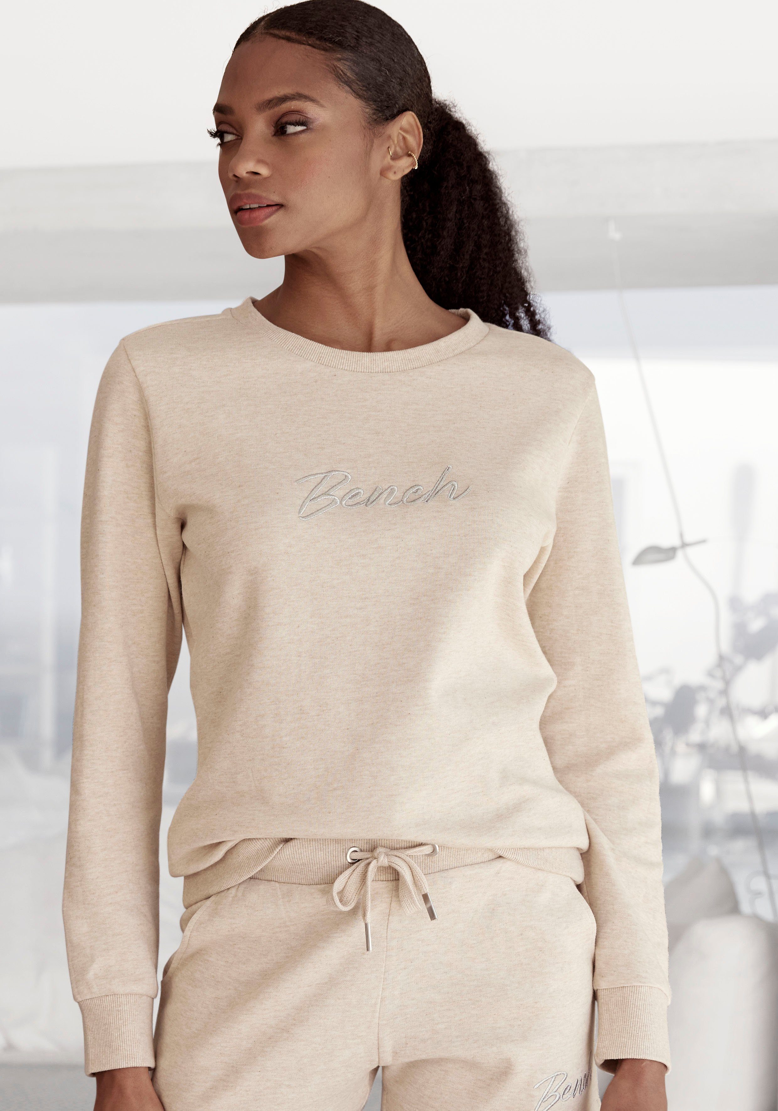 Bench. Loungewear Sweatshirt Loungeshirt met glanzende logo-borduurwerk, loungewear