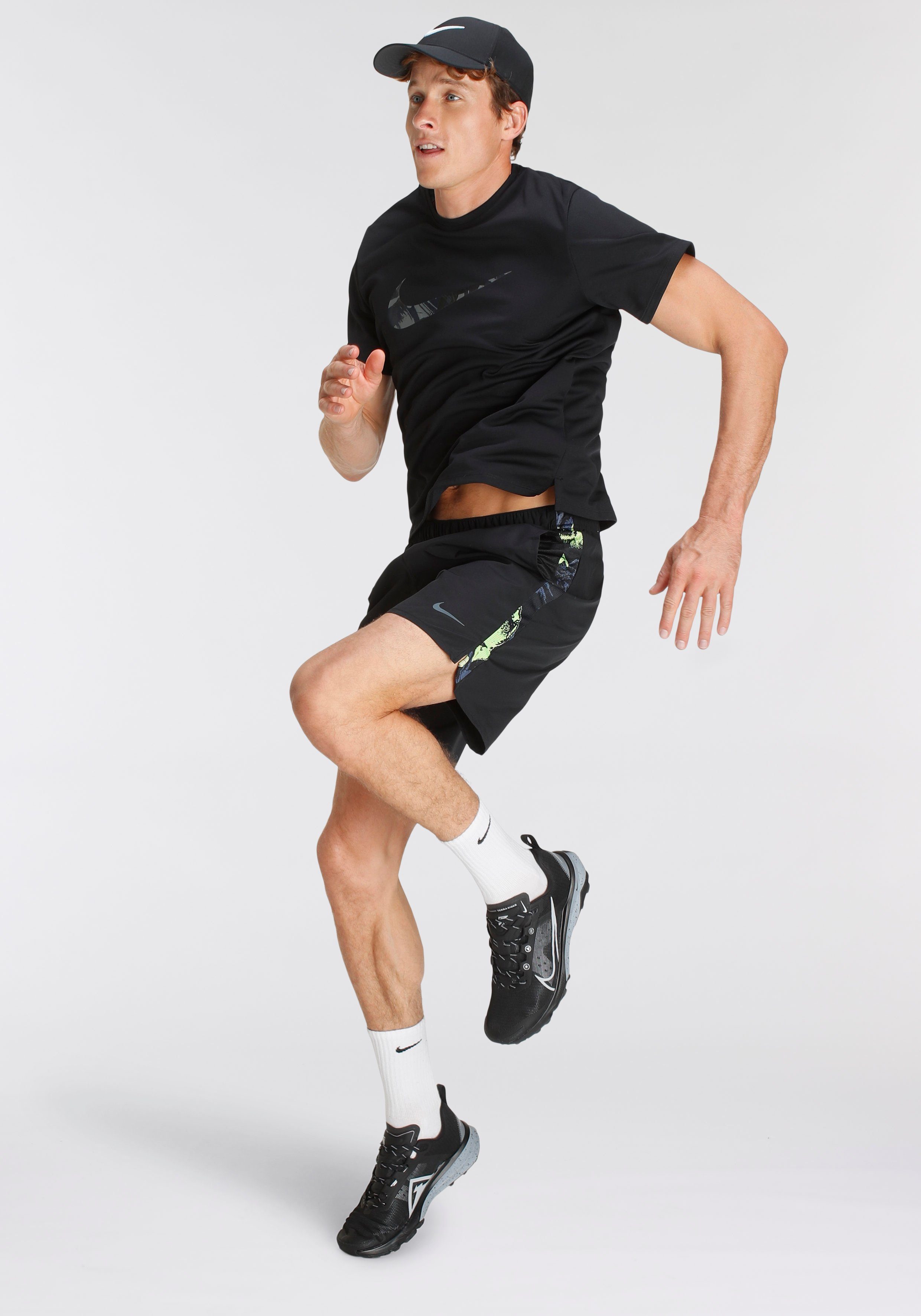 Nike Runningshort DRI-FIT CHALLENGER STUDIO ' MEN'S " UNLINED RUNNING SHORTS