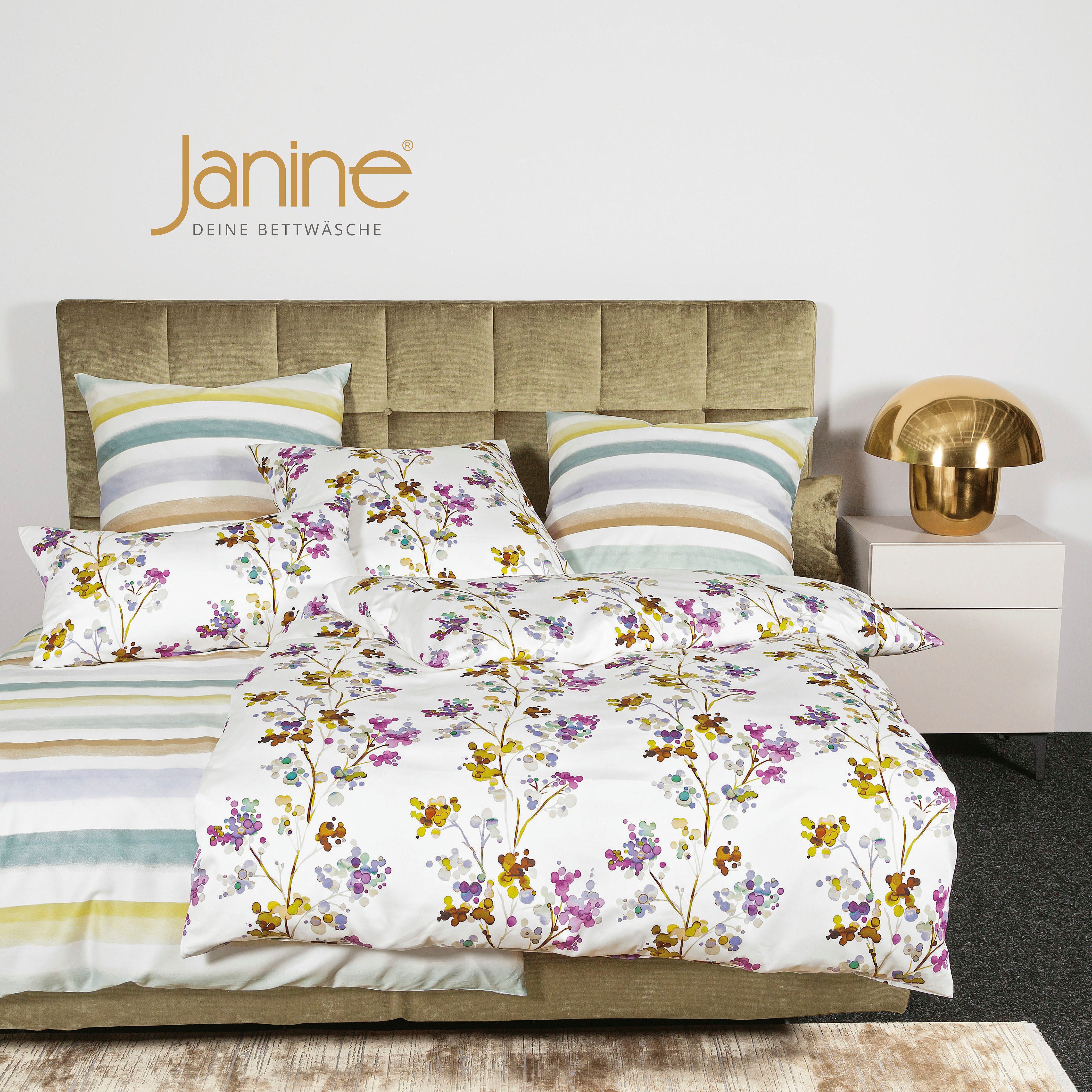 Janine Beddengoed Moments98112 05 met een ritssluiting