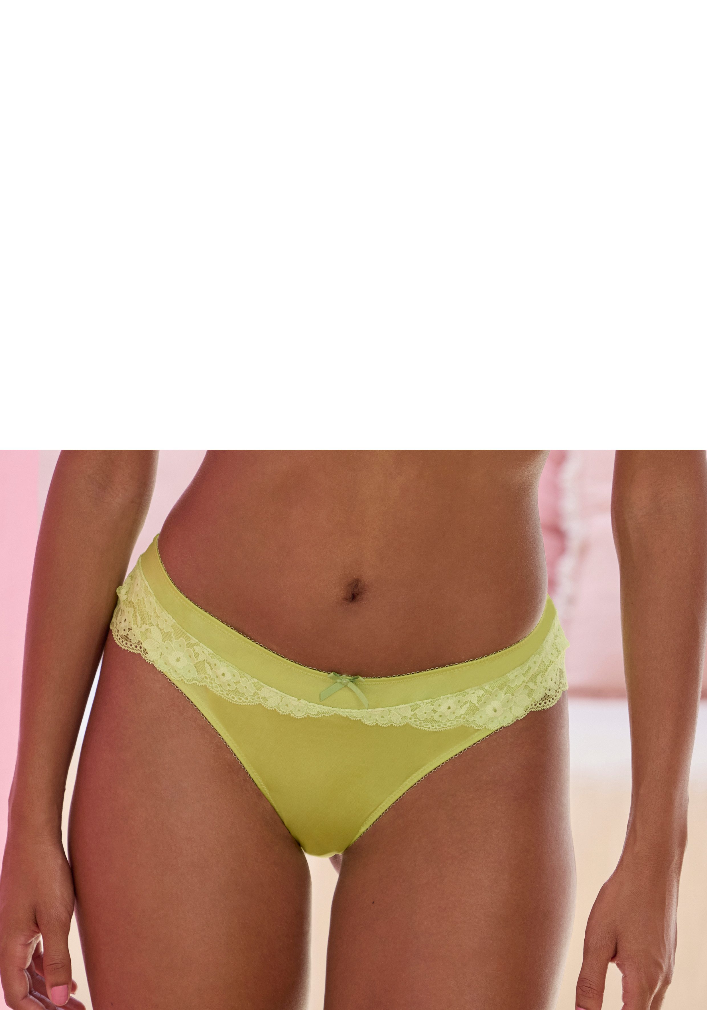 Vivance Hipster met bloemige kant en fijne decoratieve strik