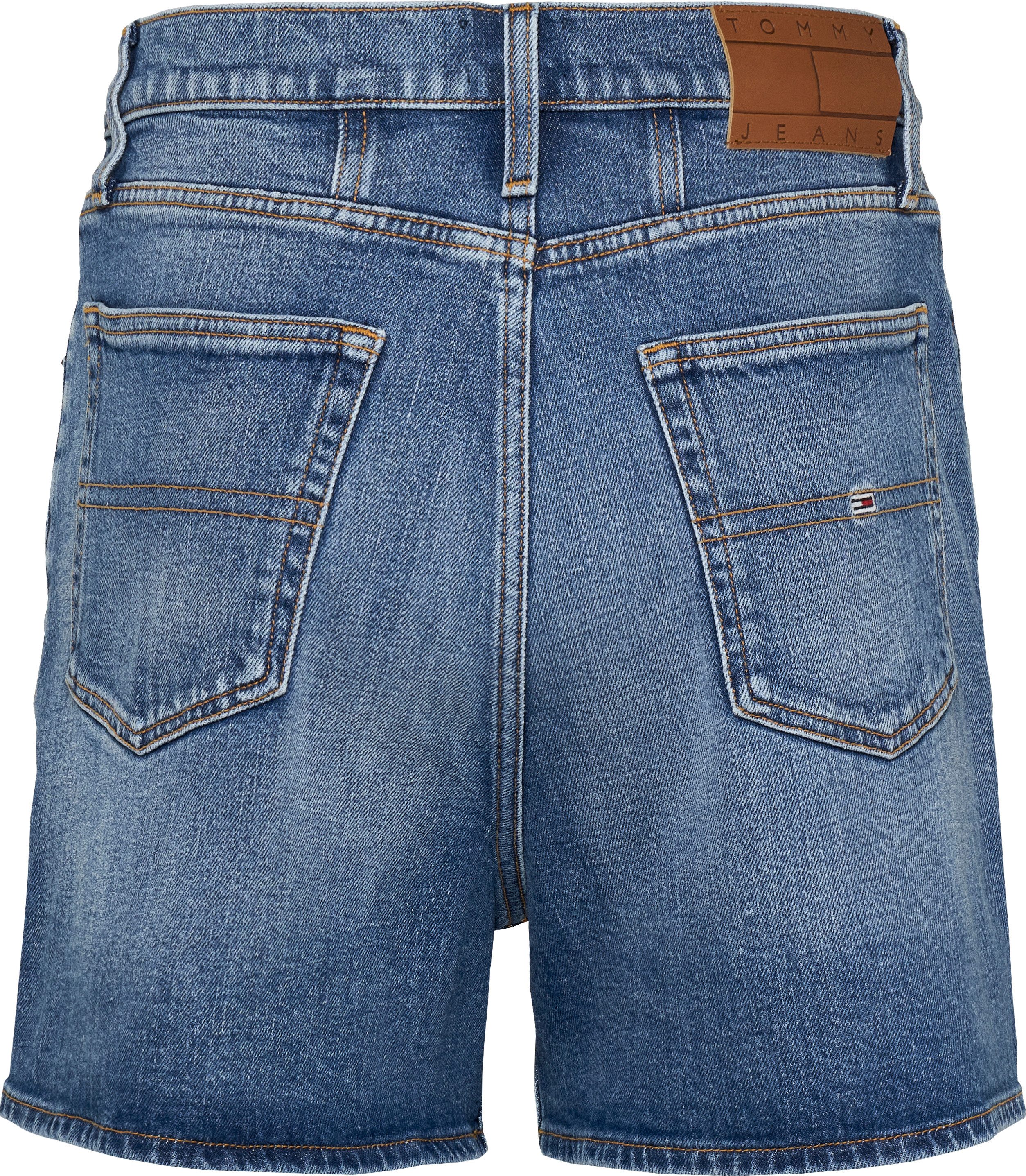 TOMMY JEANS Short MOM SHORT BI0134 met logo-badge, in blauwe wassing