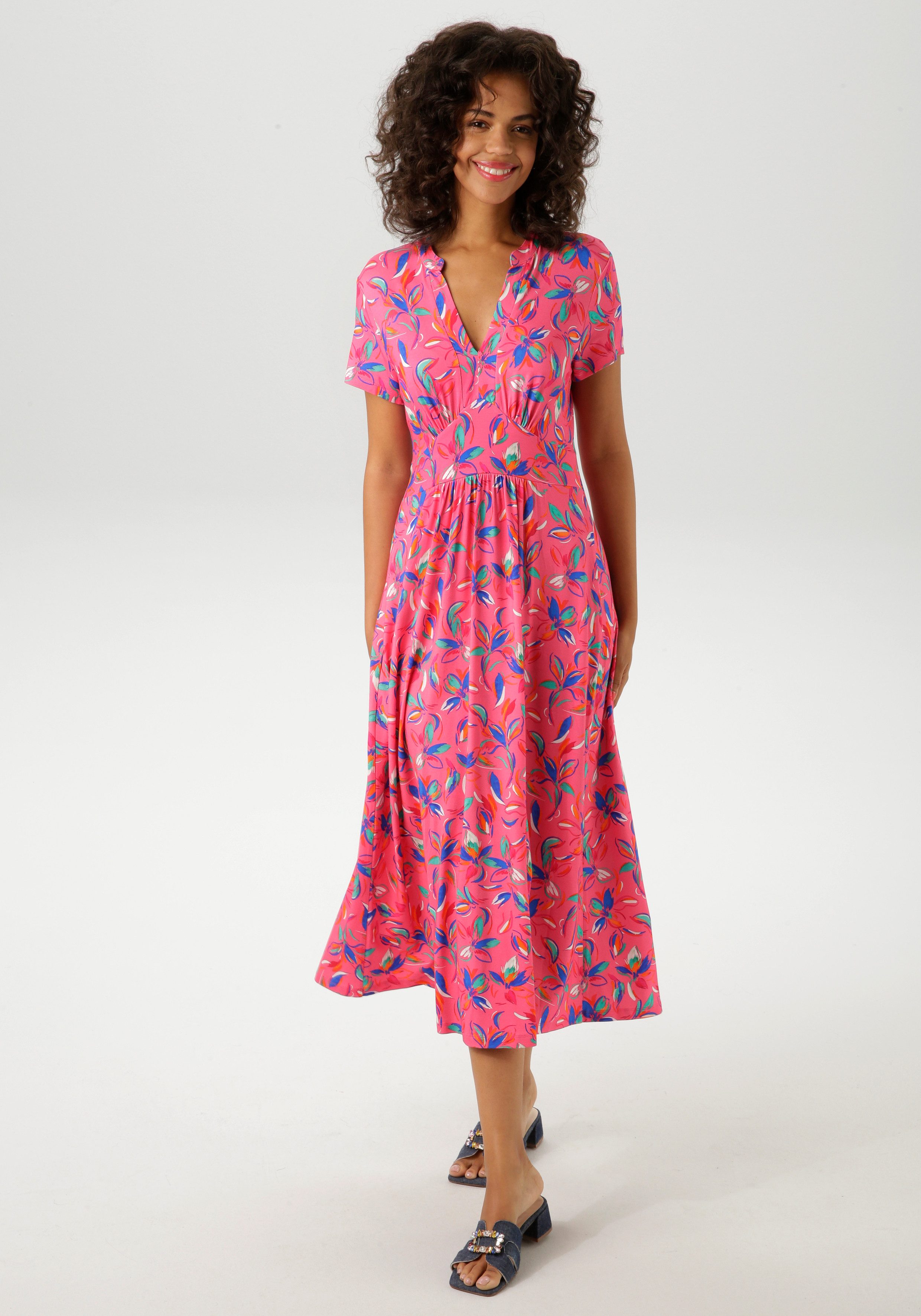 Aniston CASUAL Zomerjurk met kunstzinnige bloemen en bladeren bedrukt - nieuwe collectie