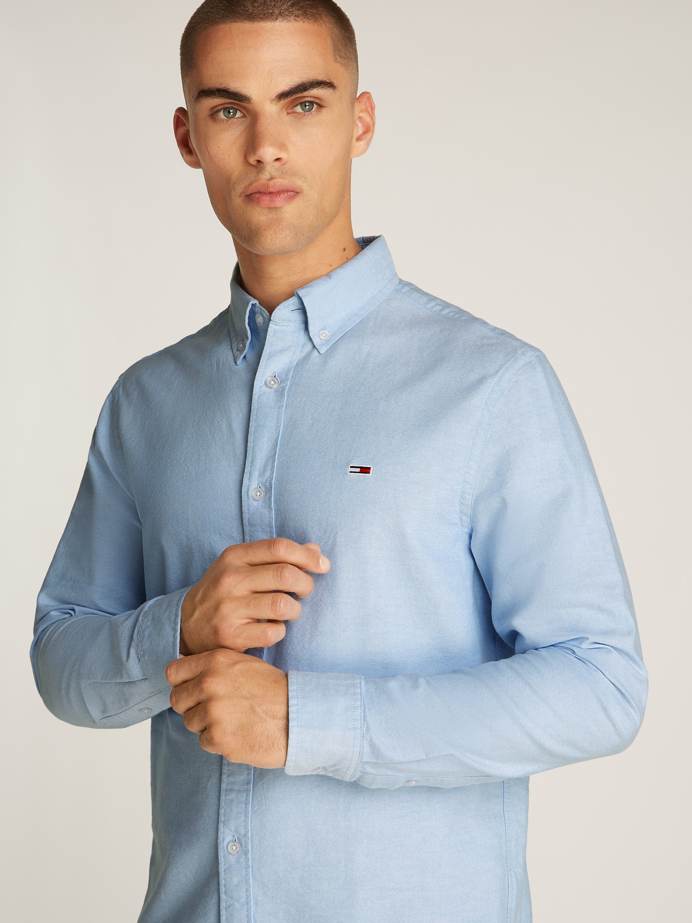 Tommy Jeans Plus Overhemd met lange mouwen TJM REG OXFORD SHIRT EXT in grote maten, logoborduring, button-down kraag