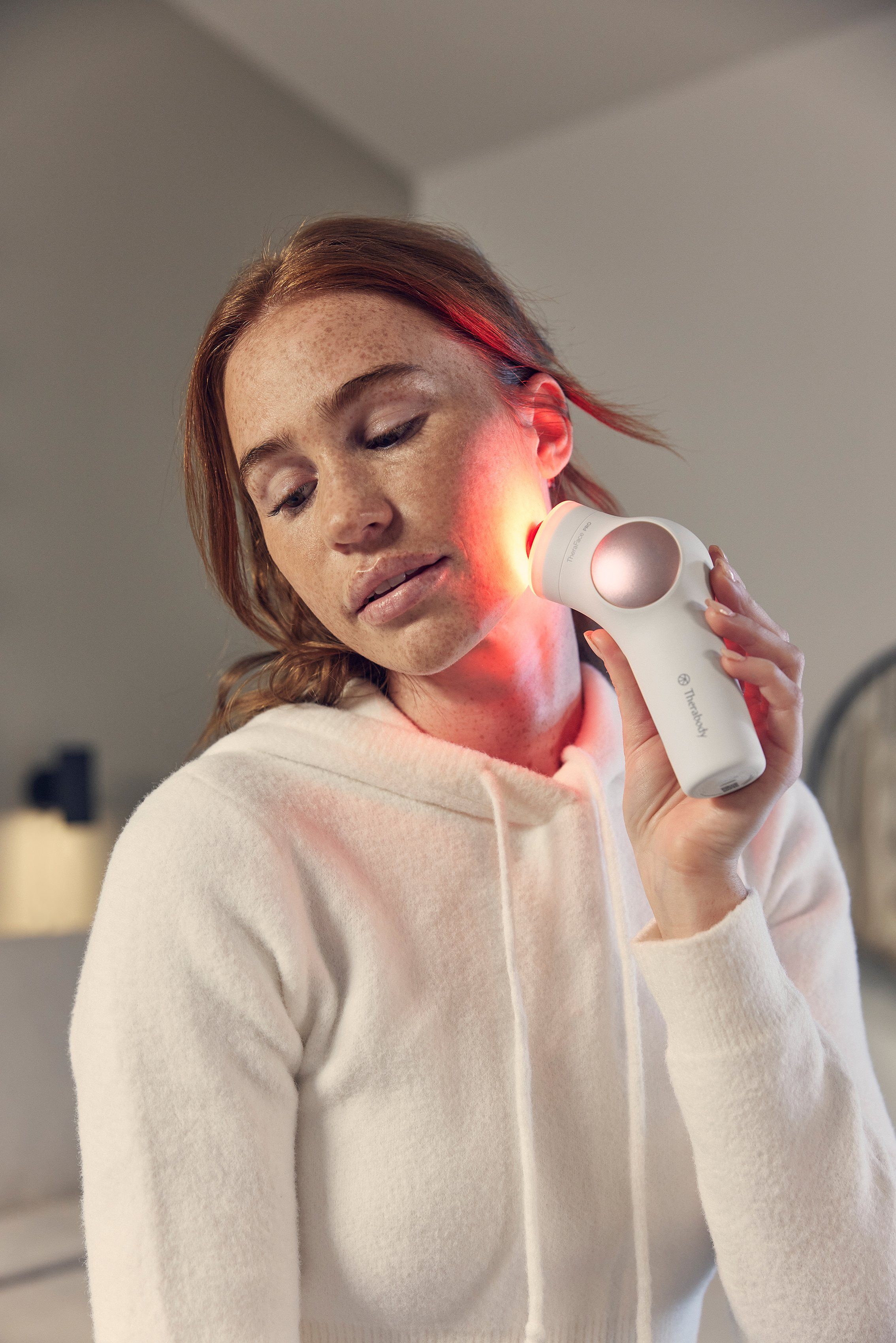 Therabody Gezichtsmassage apparaat TheraFace PRO, prijswinnend all-in-one apparaat voor huidverzorging