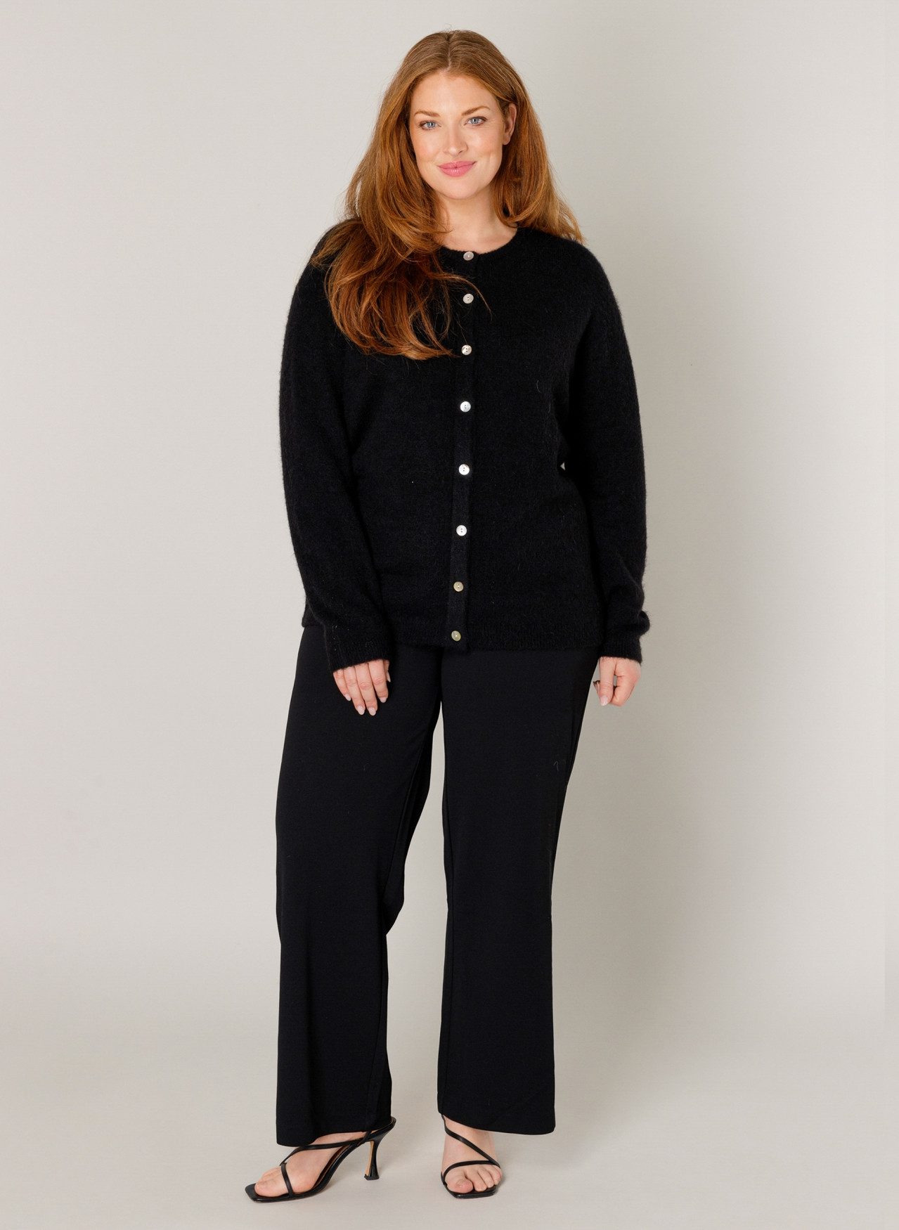 Base Level Curvy Cardigan Yulia met wol en knoopsluiting