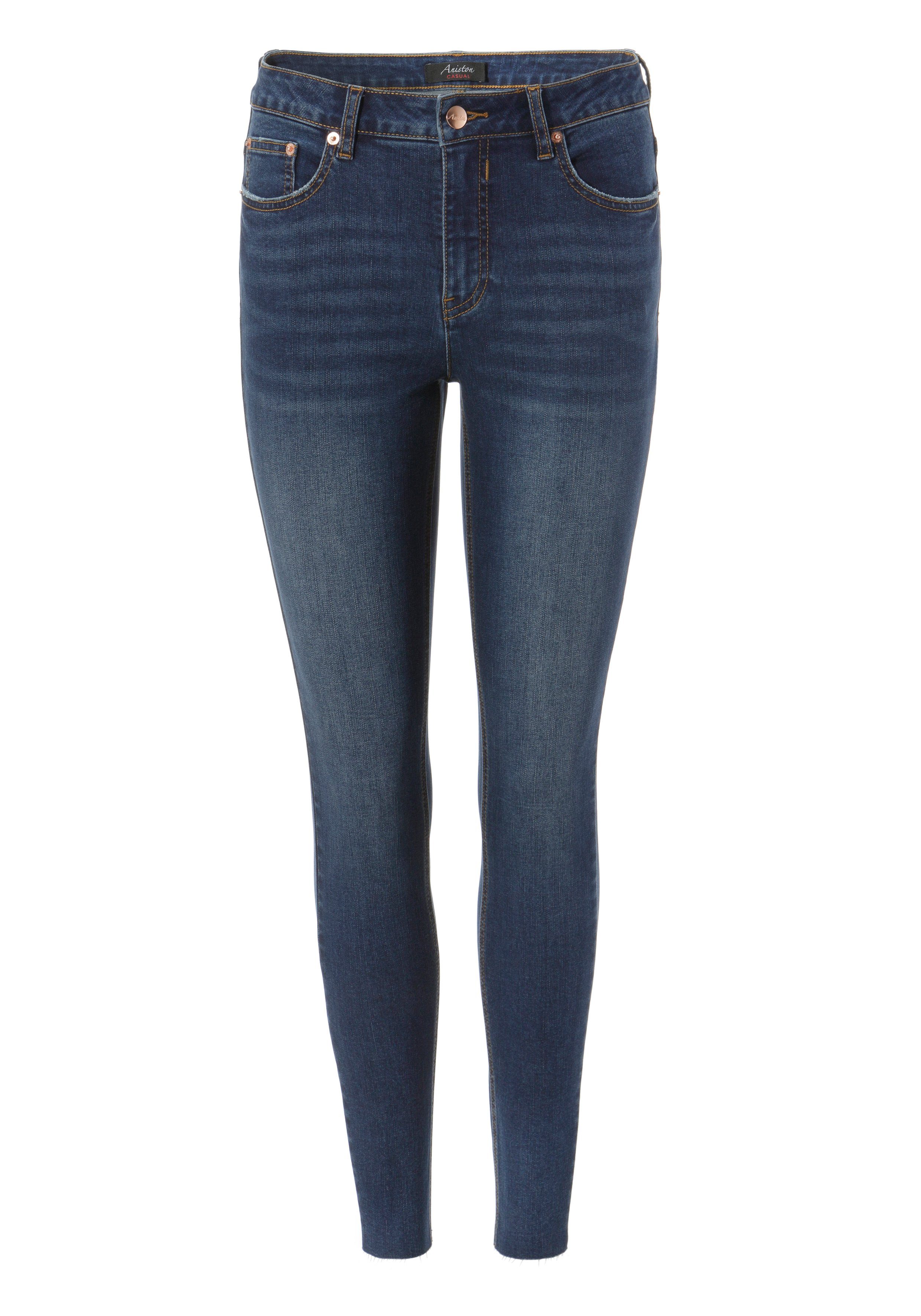 Aniston CASUAL Skinny fit jeans regular waist - met gerafelde voetzoom