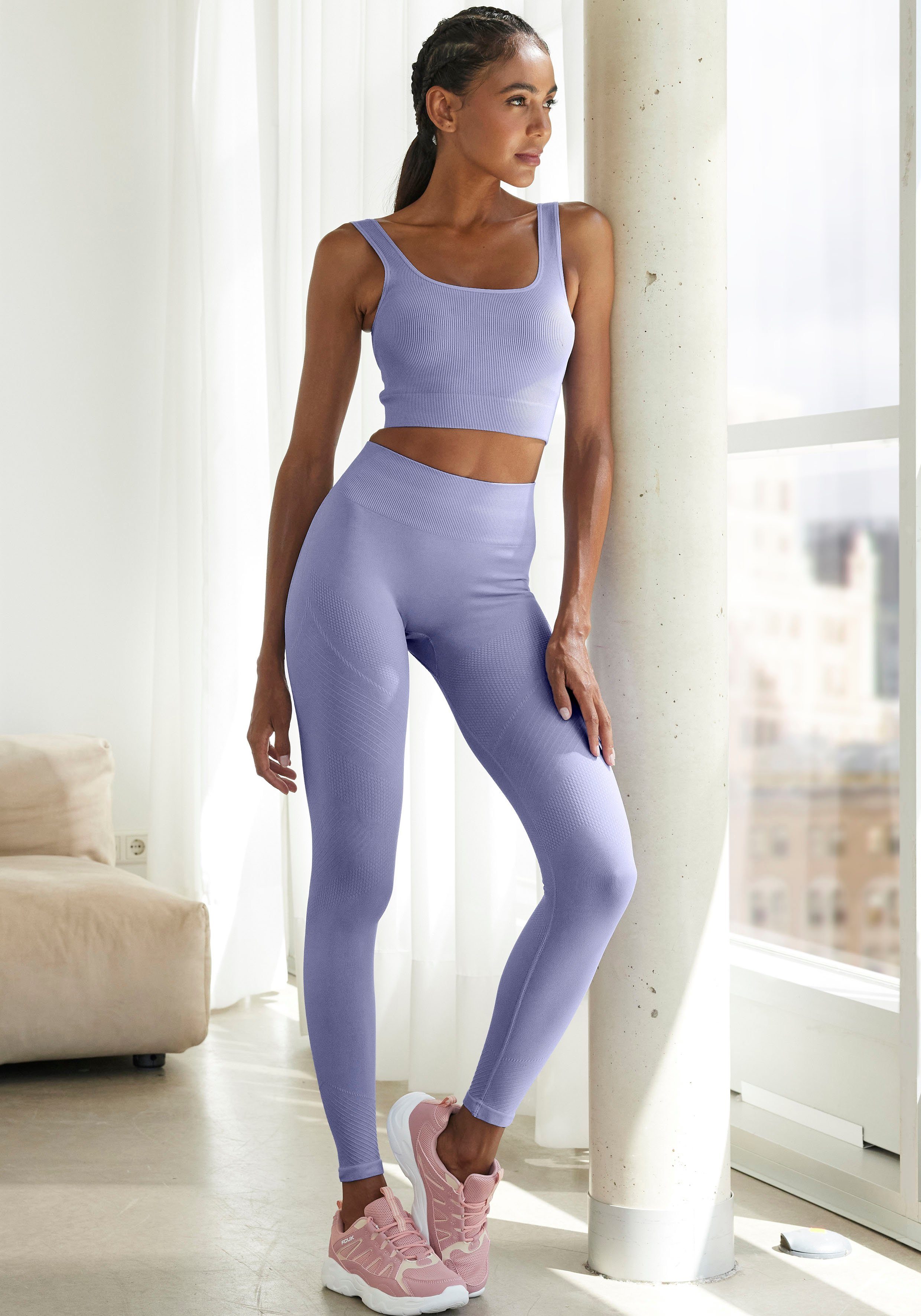 Lascana Naadloze legging Po Push Up met ribstructuur en shaping-effect, sportbroek, sportleggings