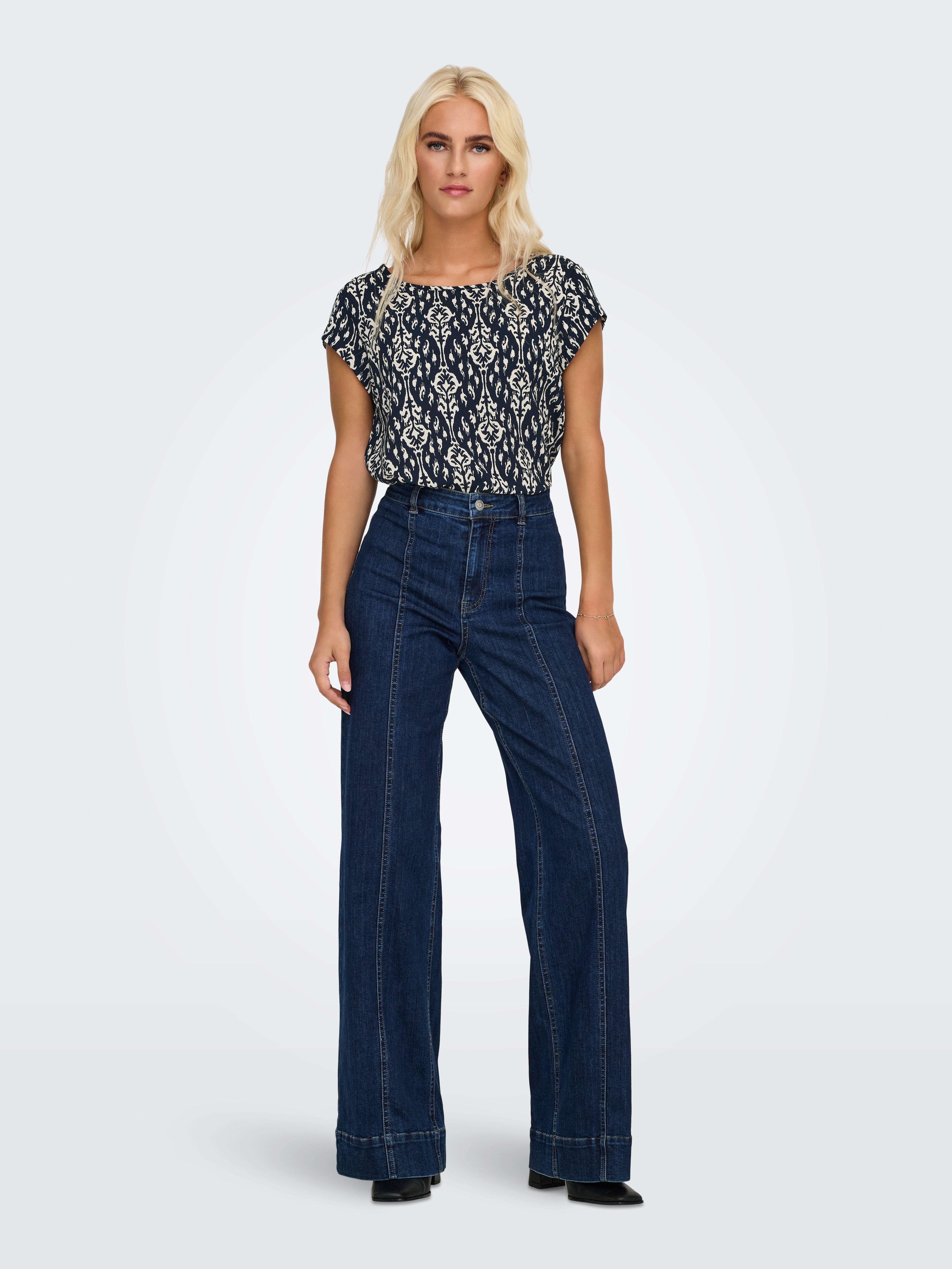 Only Shirtblouse ONLVIC S/S AOP TOP NOOS PTM